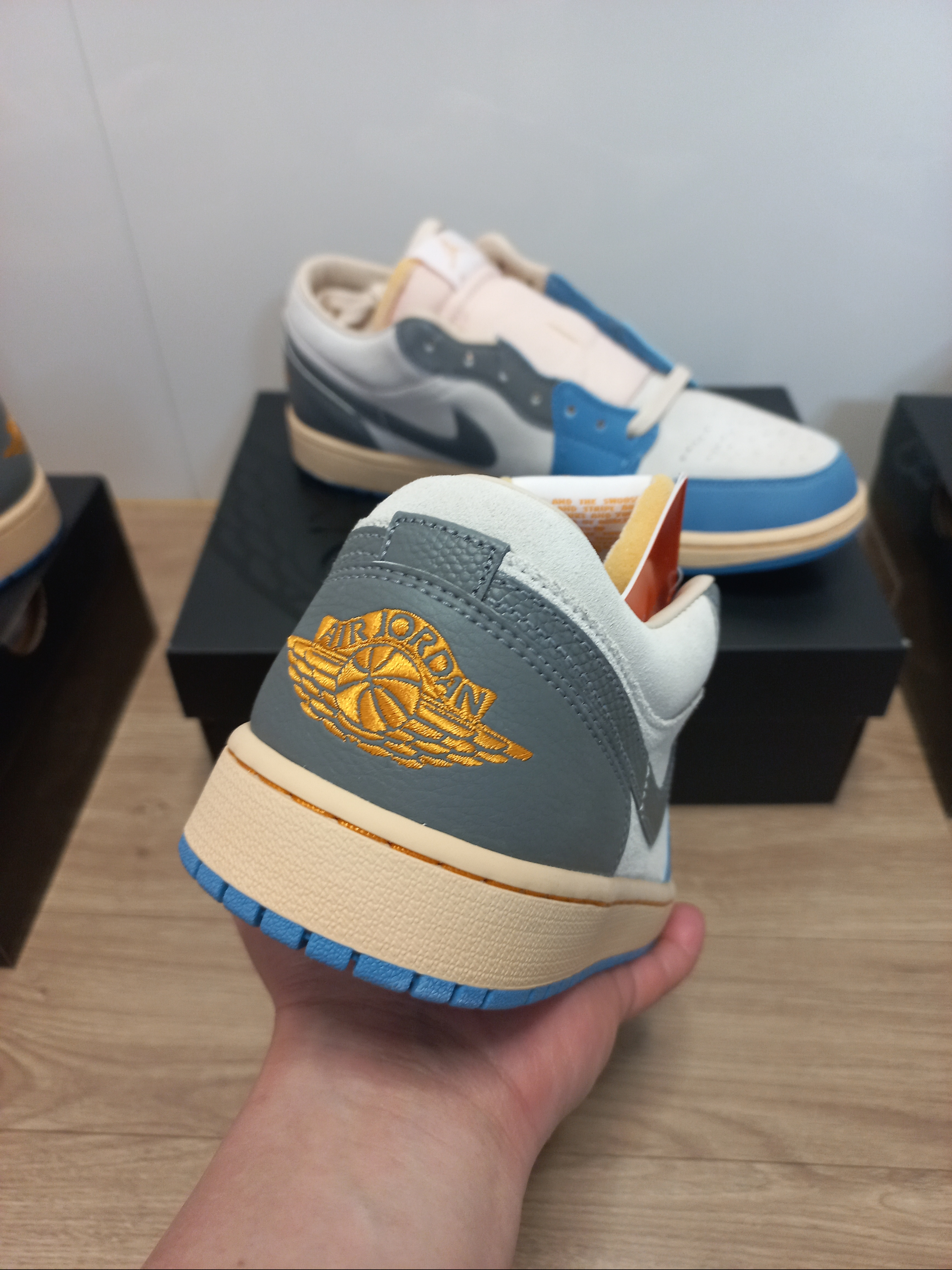 Jordan 1 Low SE Tokyo 96 착용 스타일 - 2