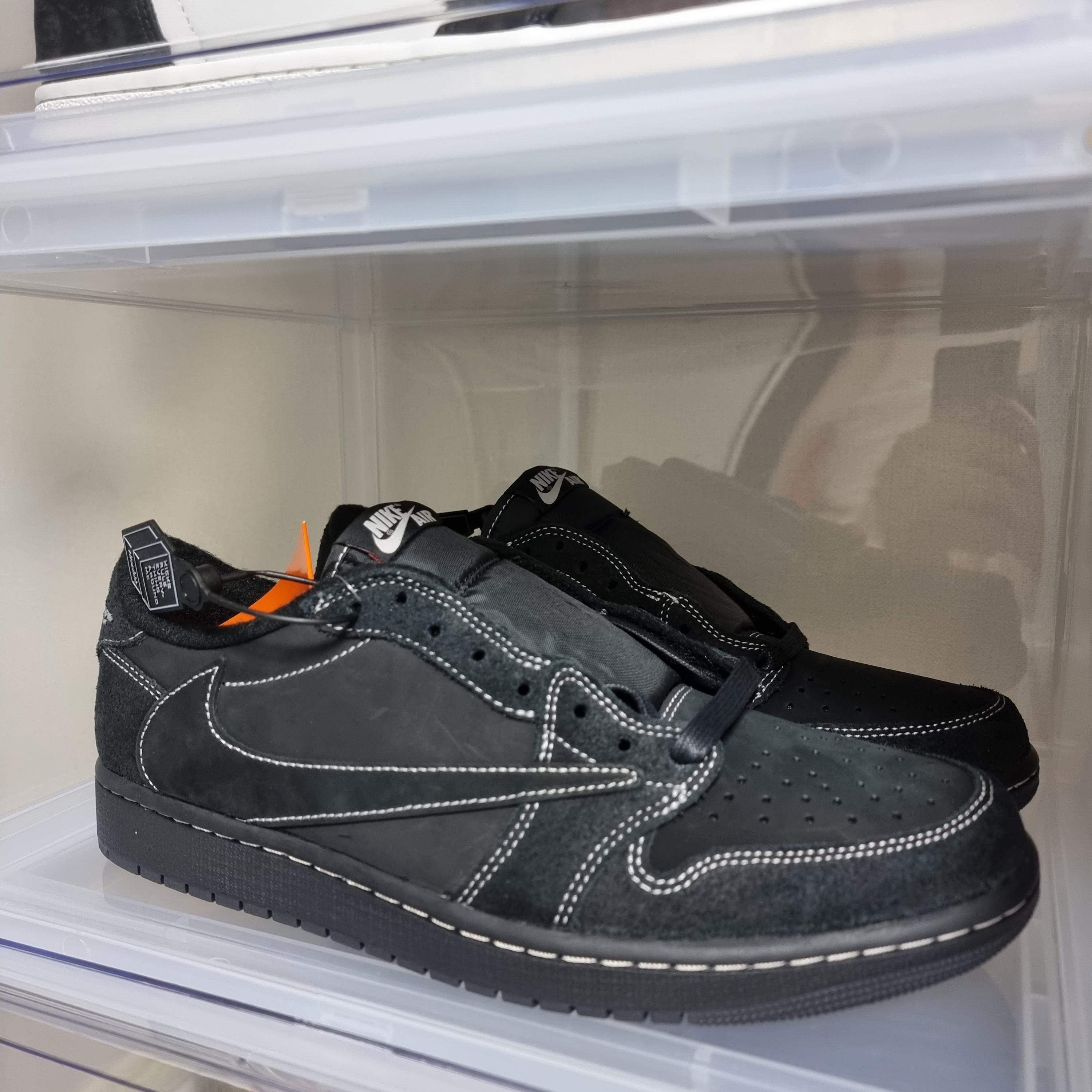 Jordan 1 x Travis Scott Retro Low OG SP Black Phantom 착용 스타일 - 1