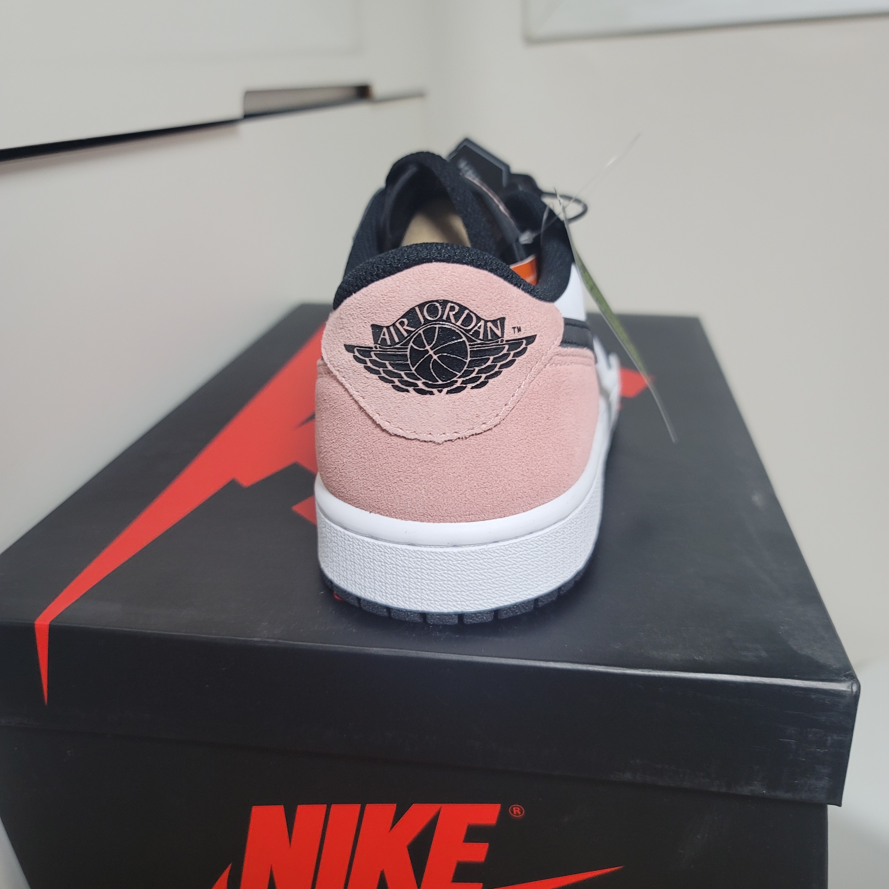 Jordan 1 Retro Low OG Bleached Coral 착용 스타일 - 3