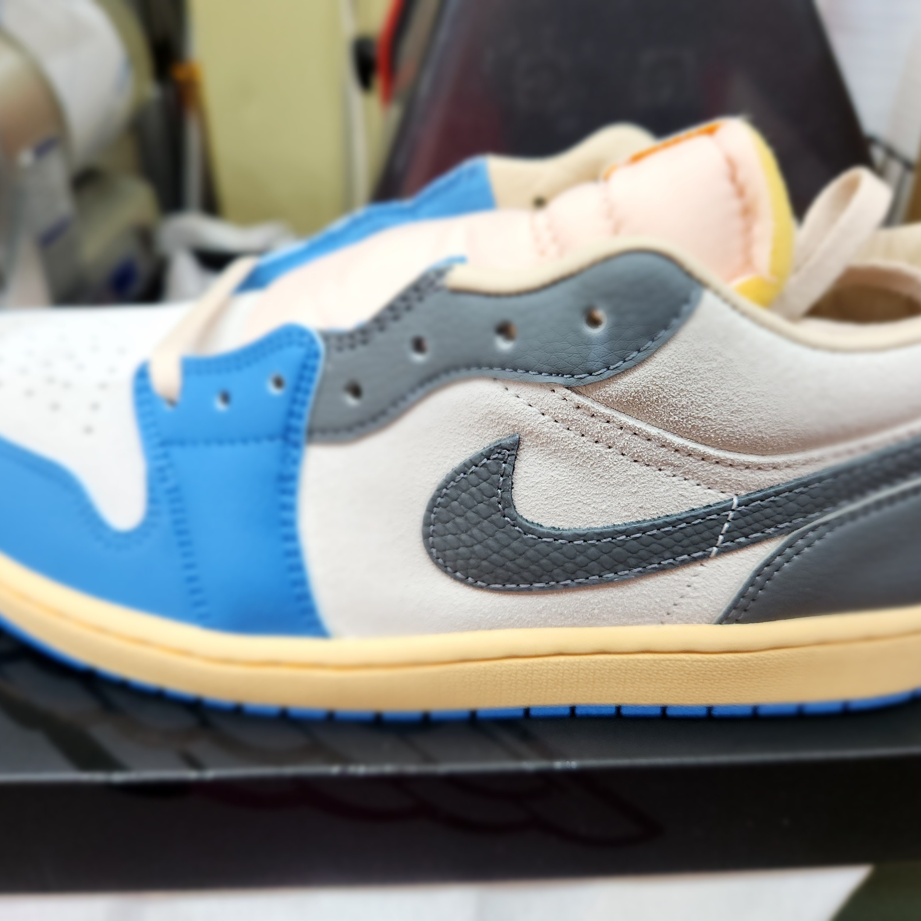 Jordan 1 Low SE Tokyo 96 착용 스타일 - 2
