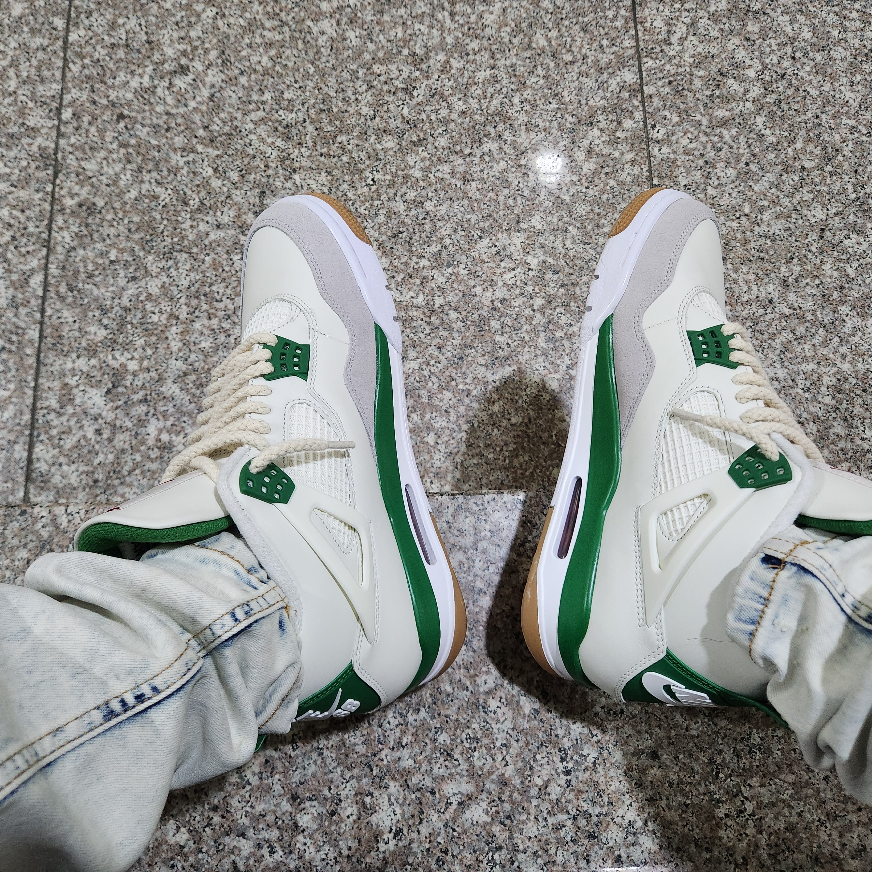 Jordan 4 x Nike SB Retro SP Pine Green 착용 스타일 - 1