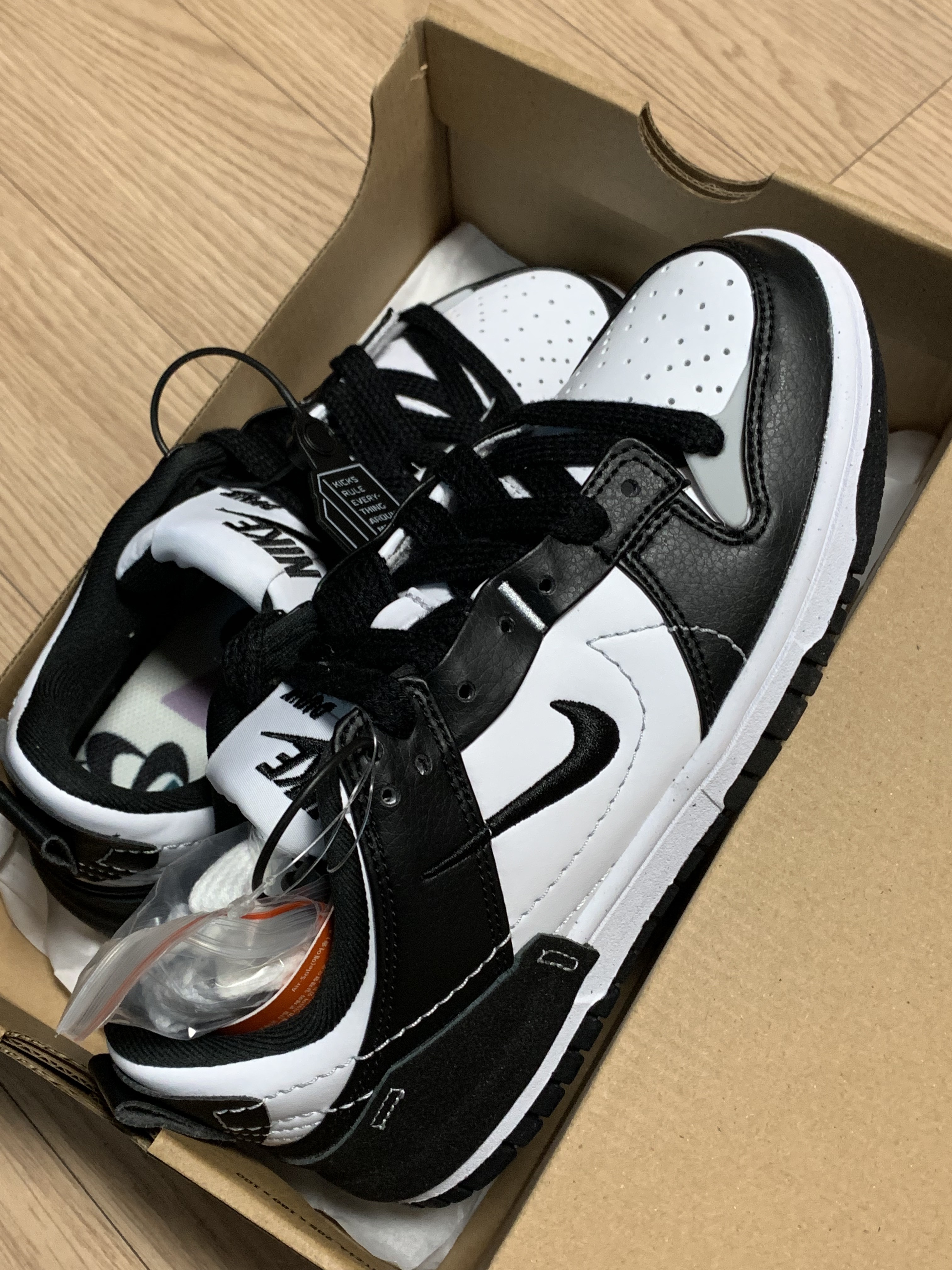 (W) Nike Dunk Low Disrupt 2 Black White 착용 스타일 - 2