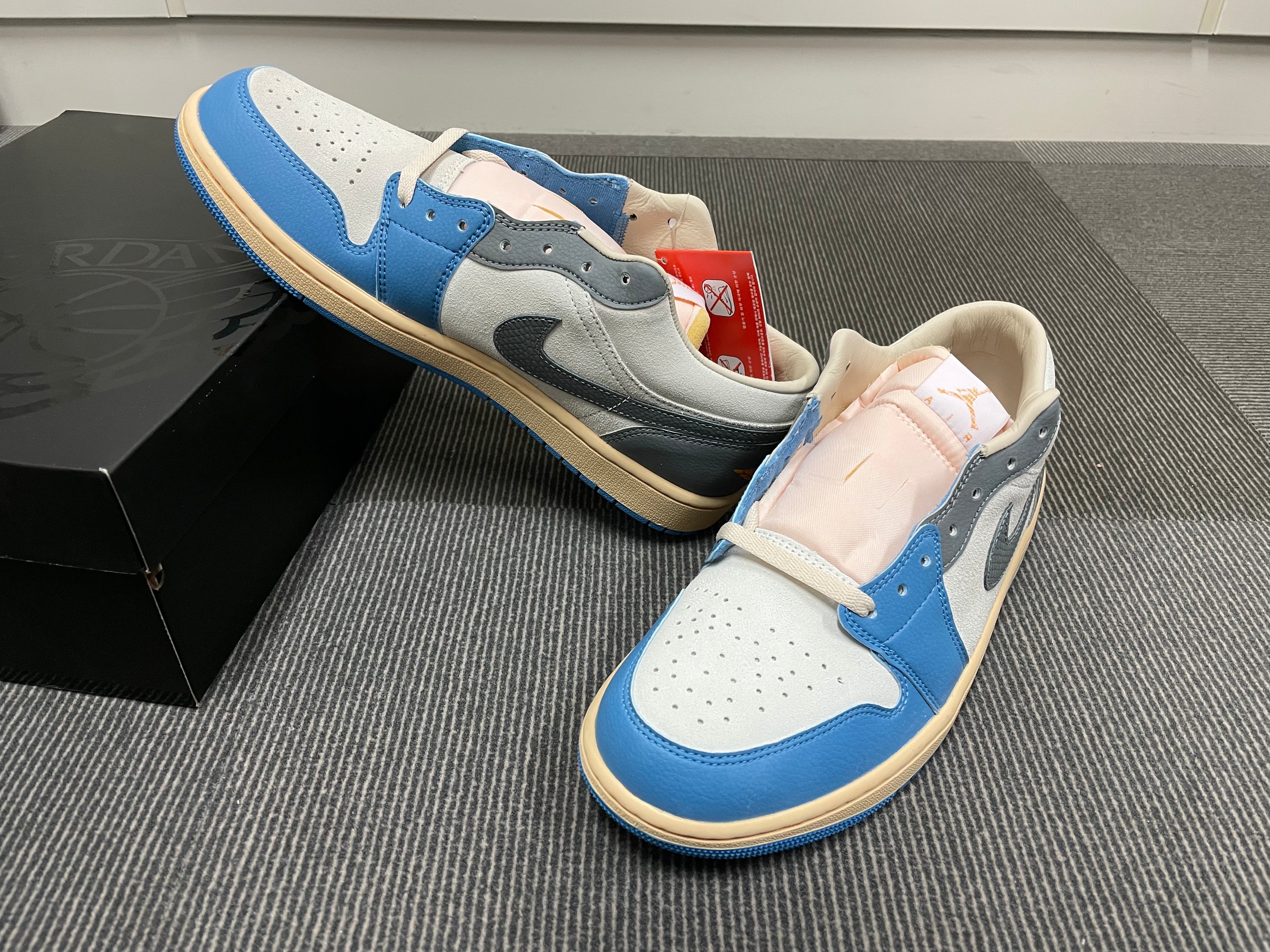 Jordan 1 Low SE Tokyo 96 착용 스타일 - 3