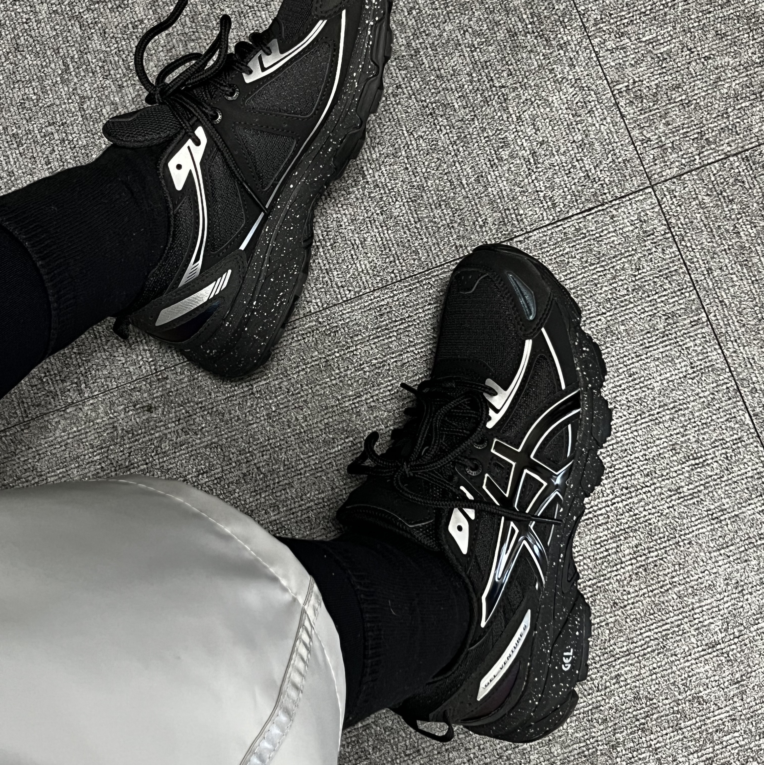 Asics Gel-Venture 6 Trail Black 착용 스타일