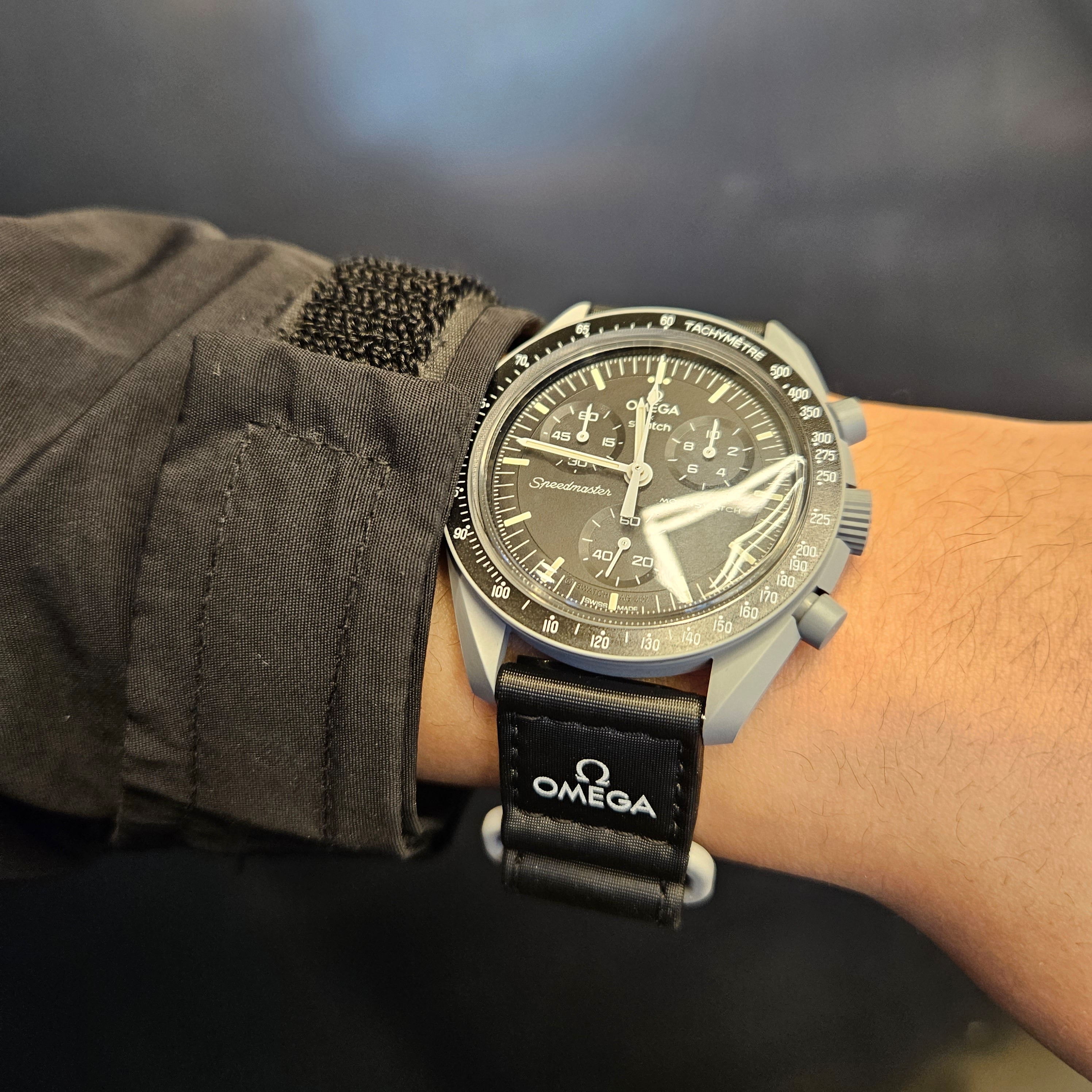 Swatch x Omega Bioceramic MoonSwatch Mission To The Moon 착용 스타일