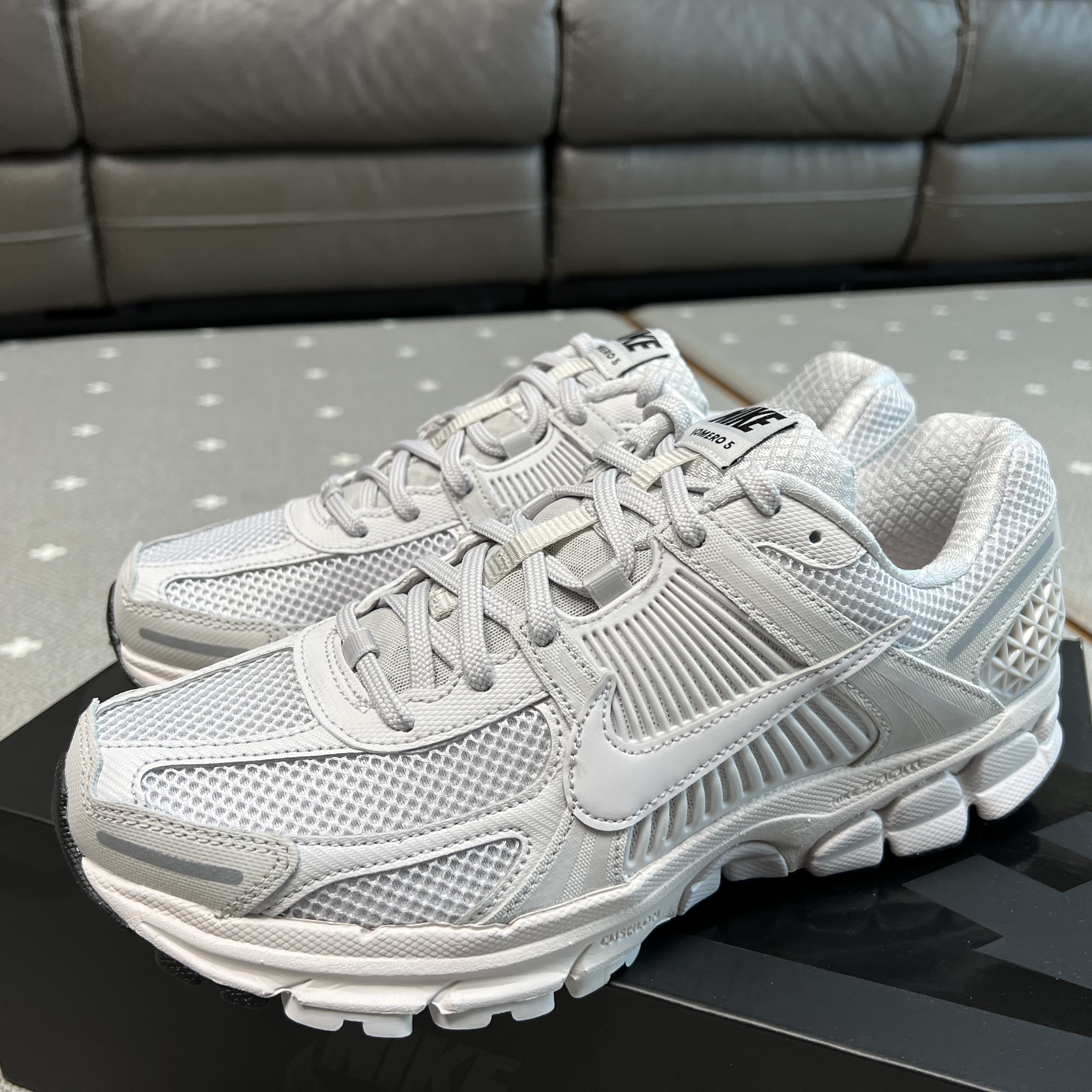 Nike Zoom Vomero 5 SP Vast Grey 2023 착용 스타일 - 2