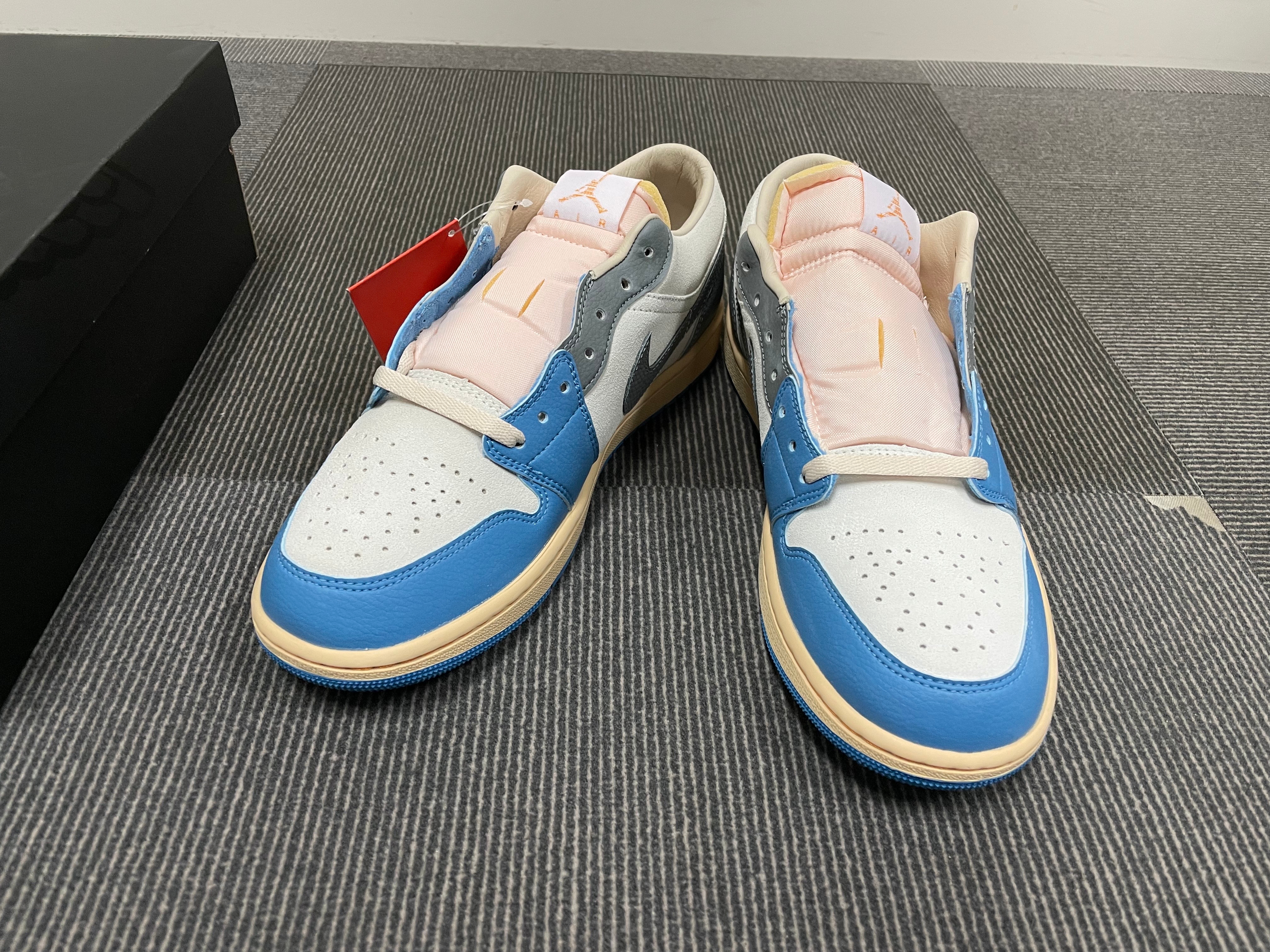 Jordan 1 Low SE Tokyo 96 착용 스타일 - 1