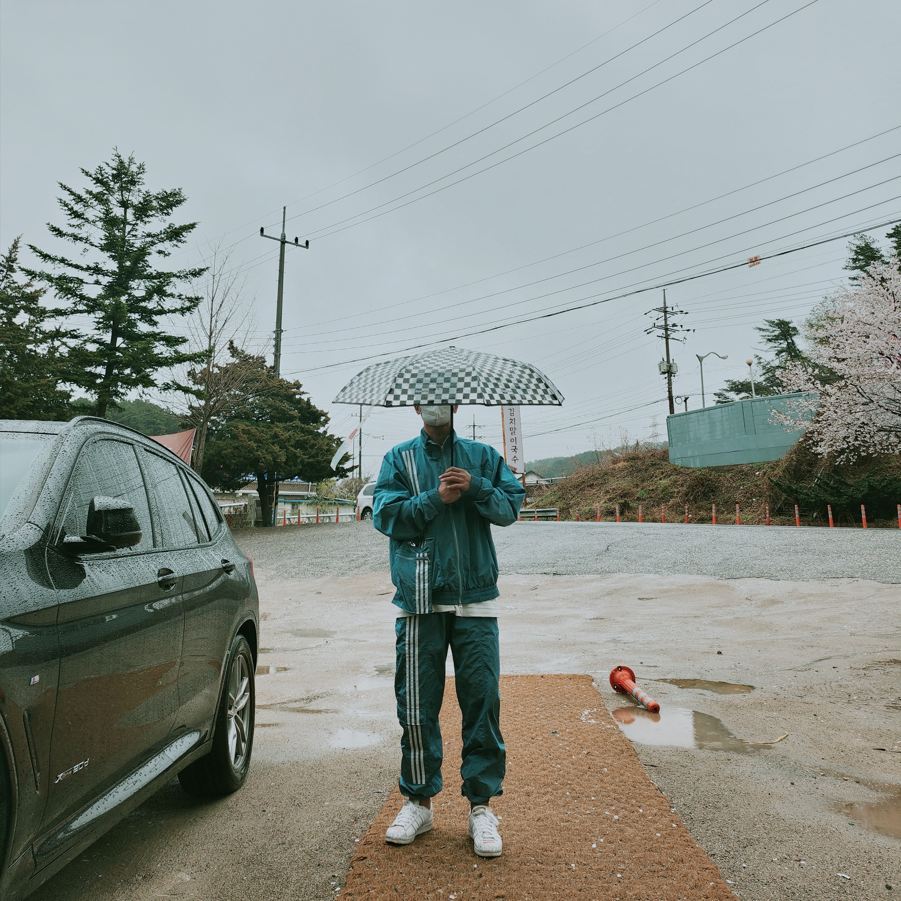 Supreme x ShedRain Transparent Checkerboard Umbrella - 20SS 착용 스타일 - 2