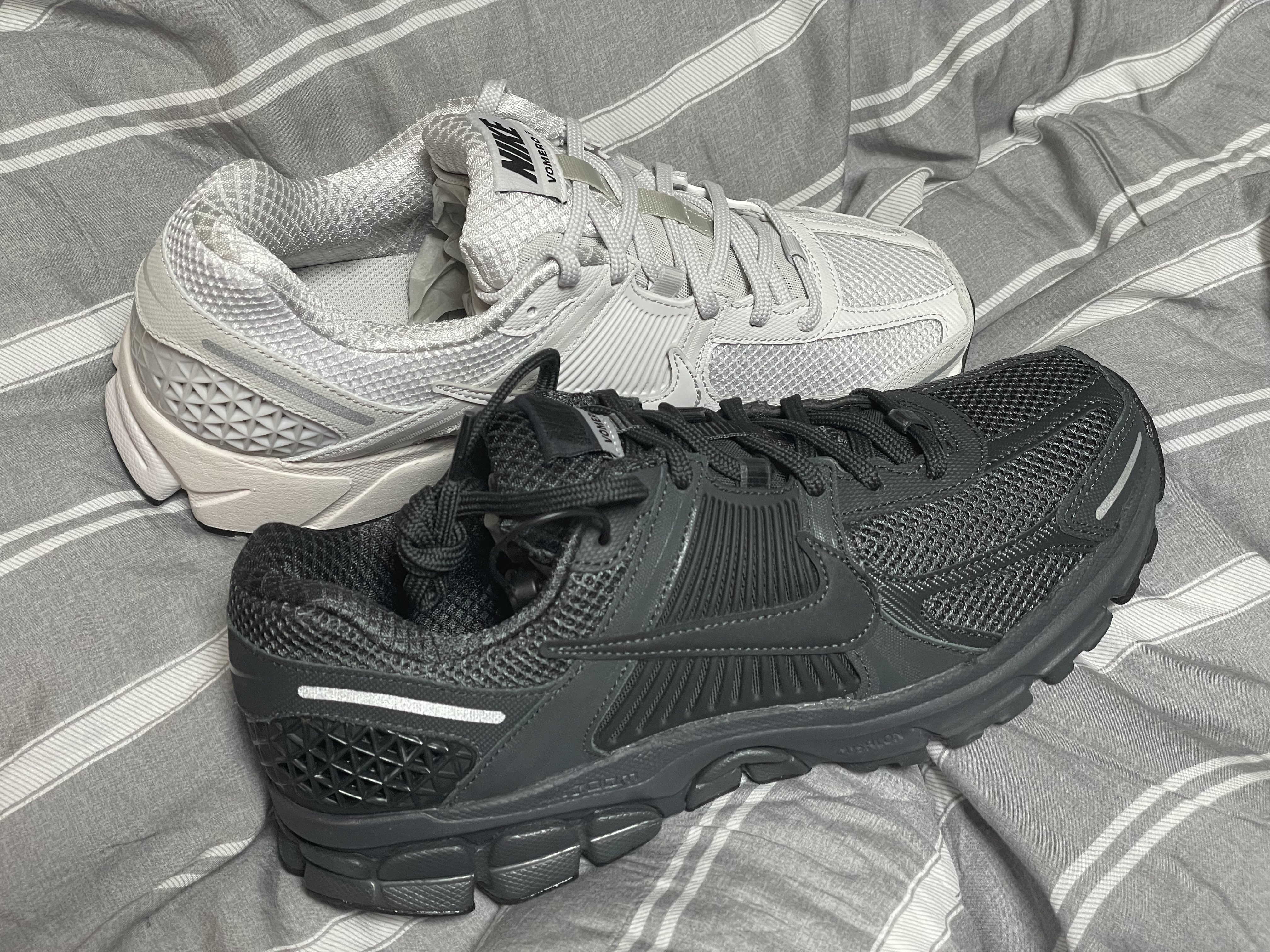 Nike Zoom Vomero 5 SP Anthracite 2023, Nike Zoom Vomero 5 SP Vast Grey 2023 착용 스타일 - 1