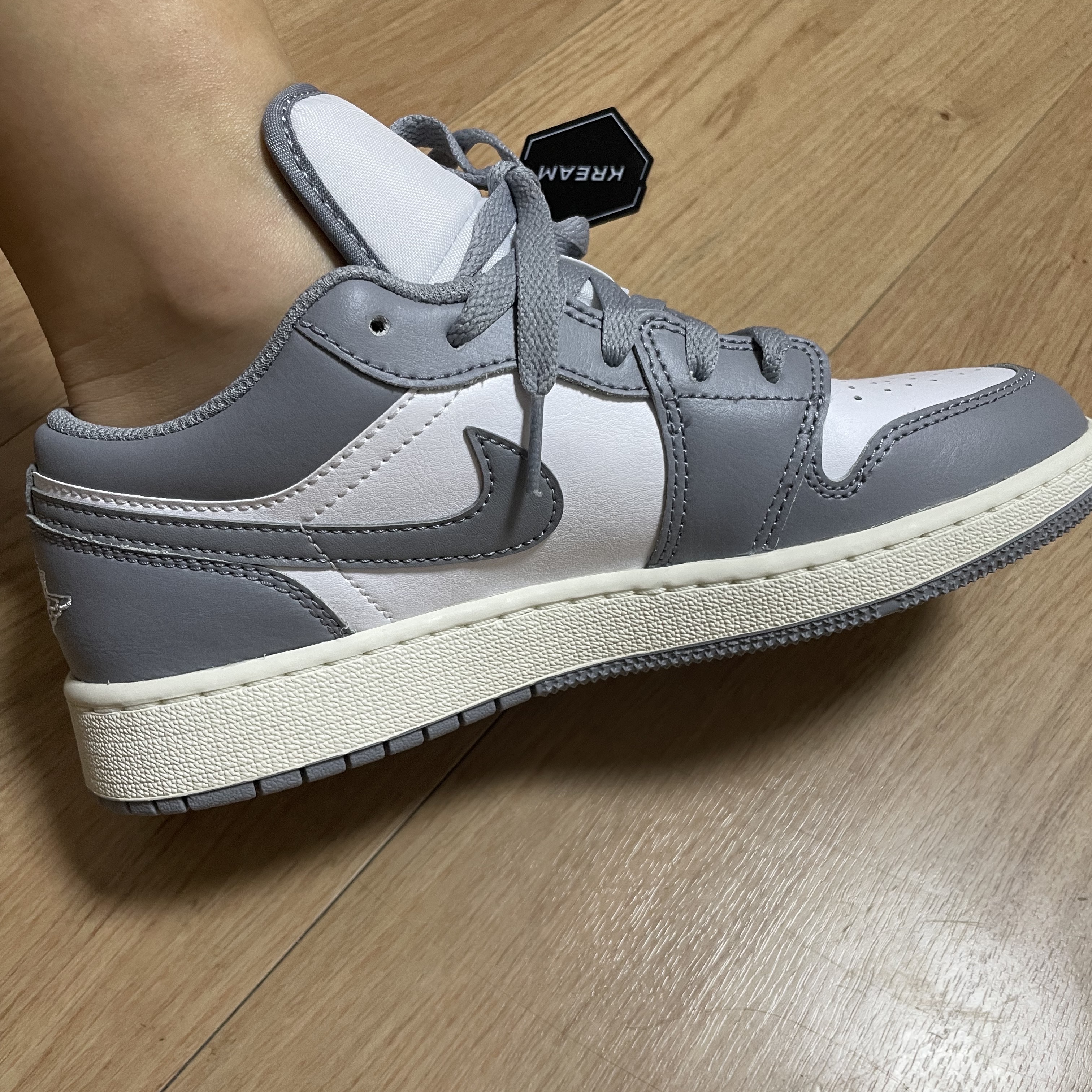(GS) Jordan 1 Low Stealth and White 착용 스타일