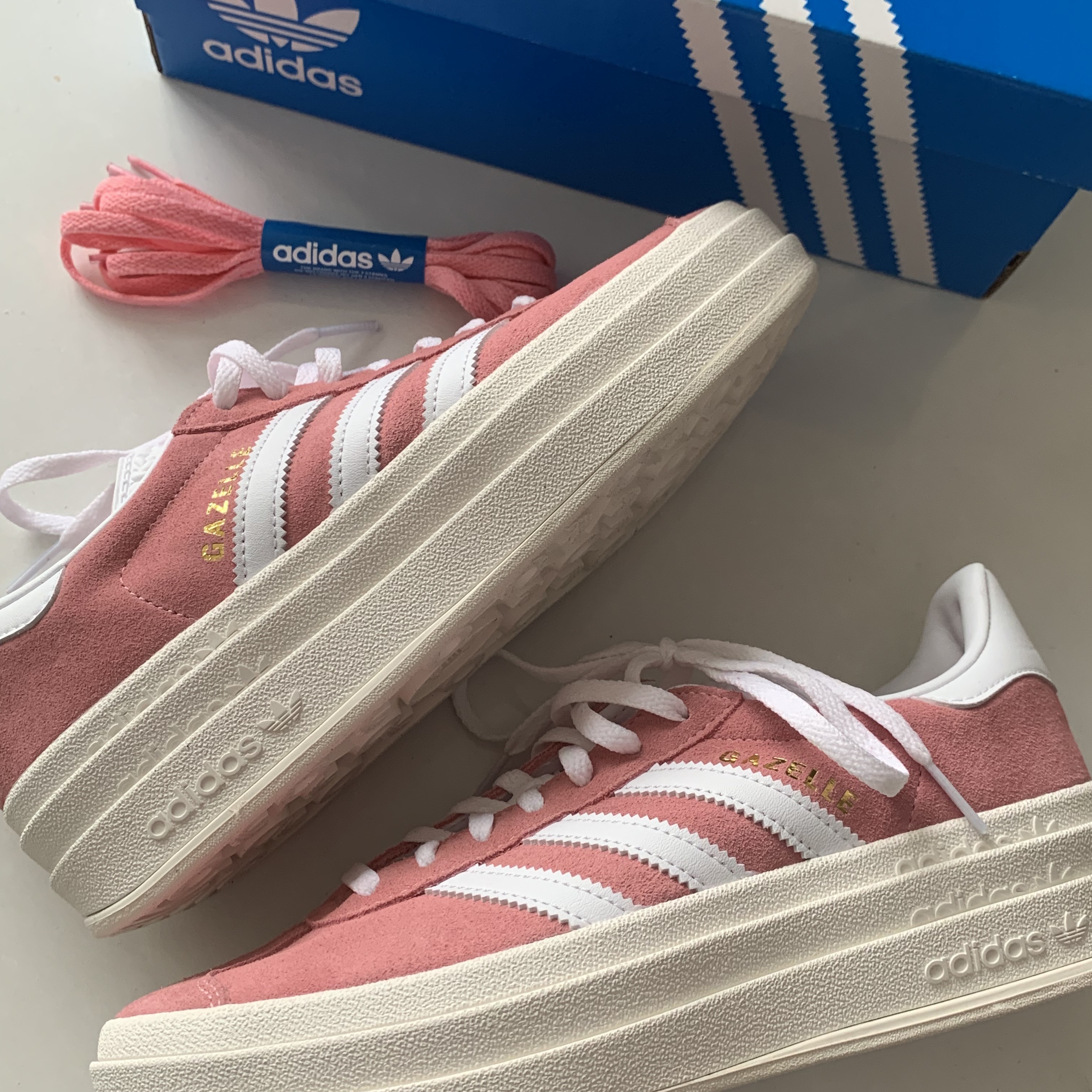 (W) Adidas Gazelle Bold Super Pop 착용 스타일 - 1