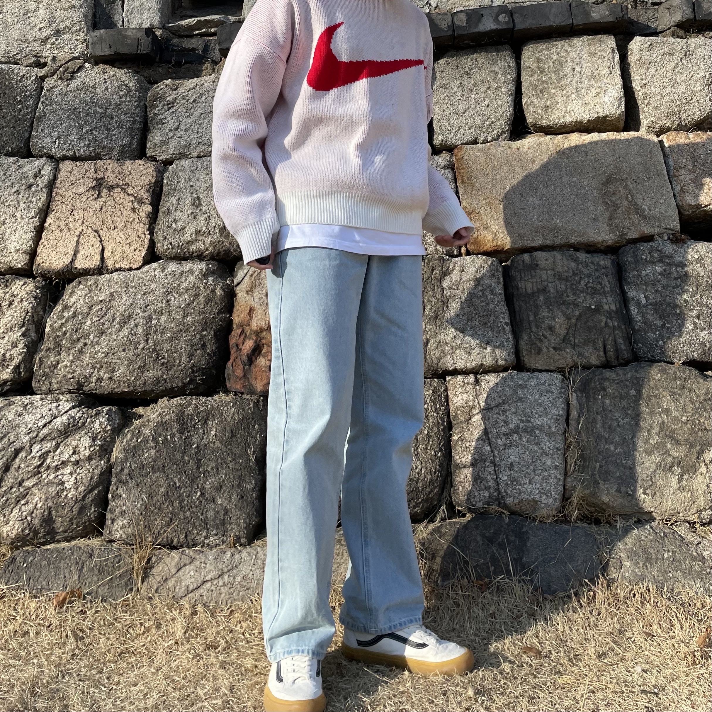 Supreme x Nike Swoosh Sweater White - 19SS, Vans Style 36 Decon SF Cream White 착용 스타일 - 3