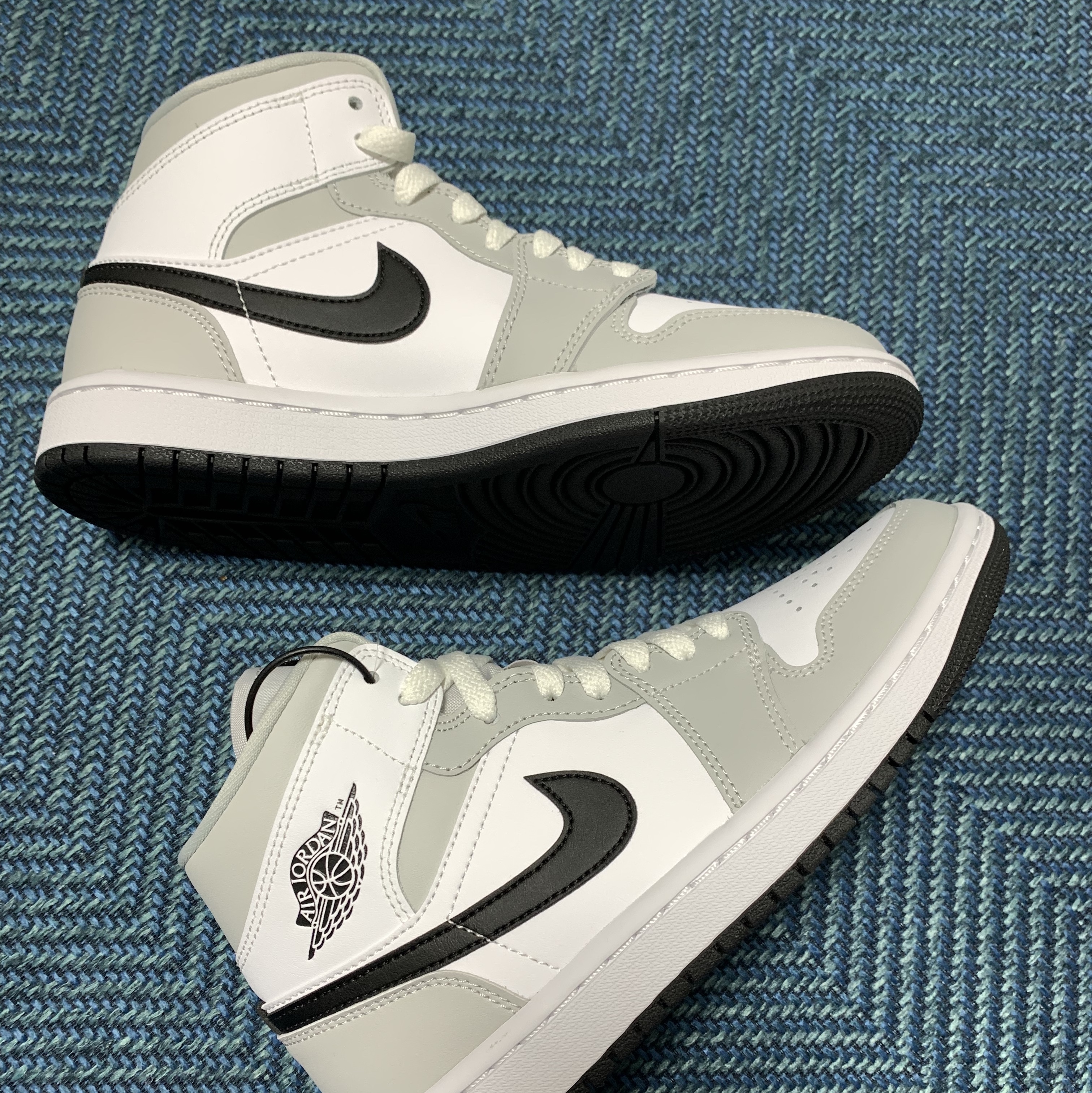 (W) Jordan 1 Mid Grey Fog 착용 스타일
