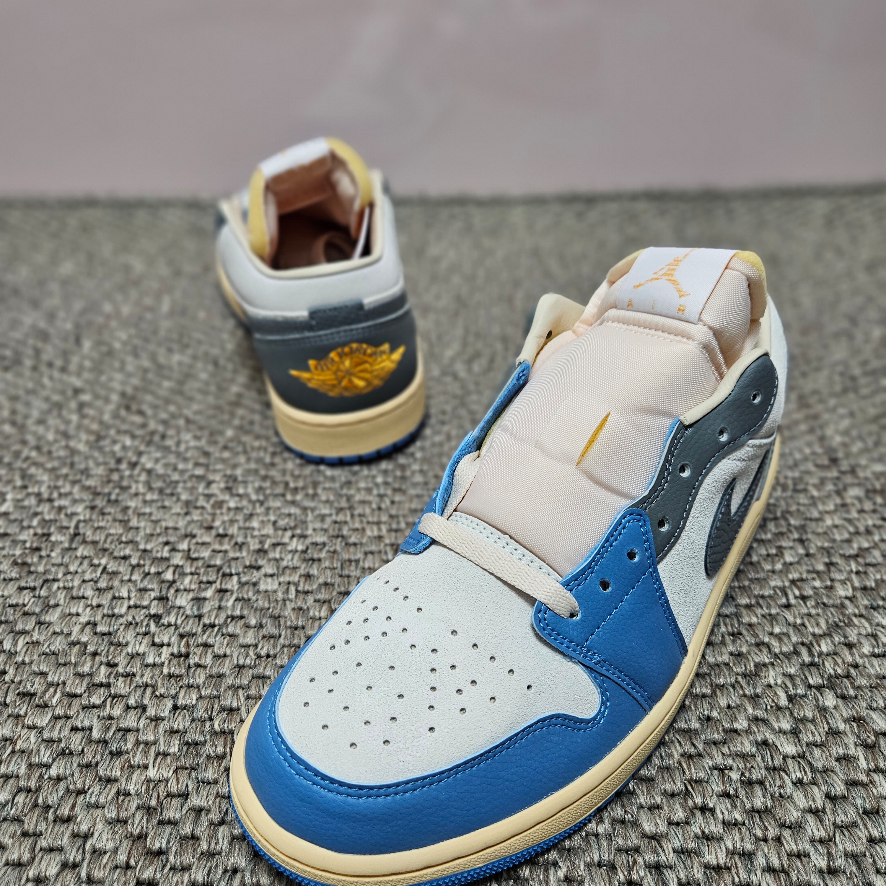Jordan 1 Low SE Tokyo 96 착용 스타일 - 2