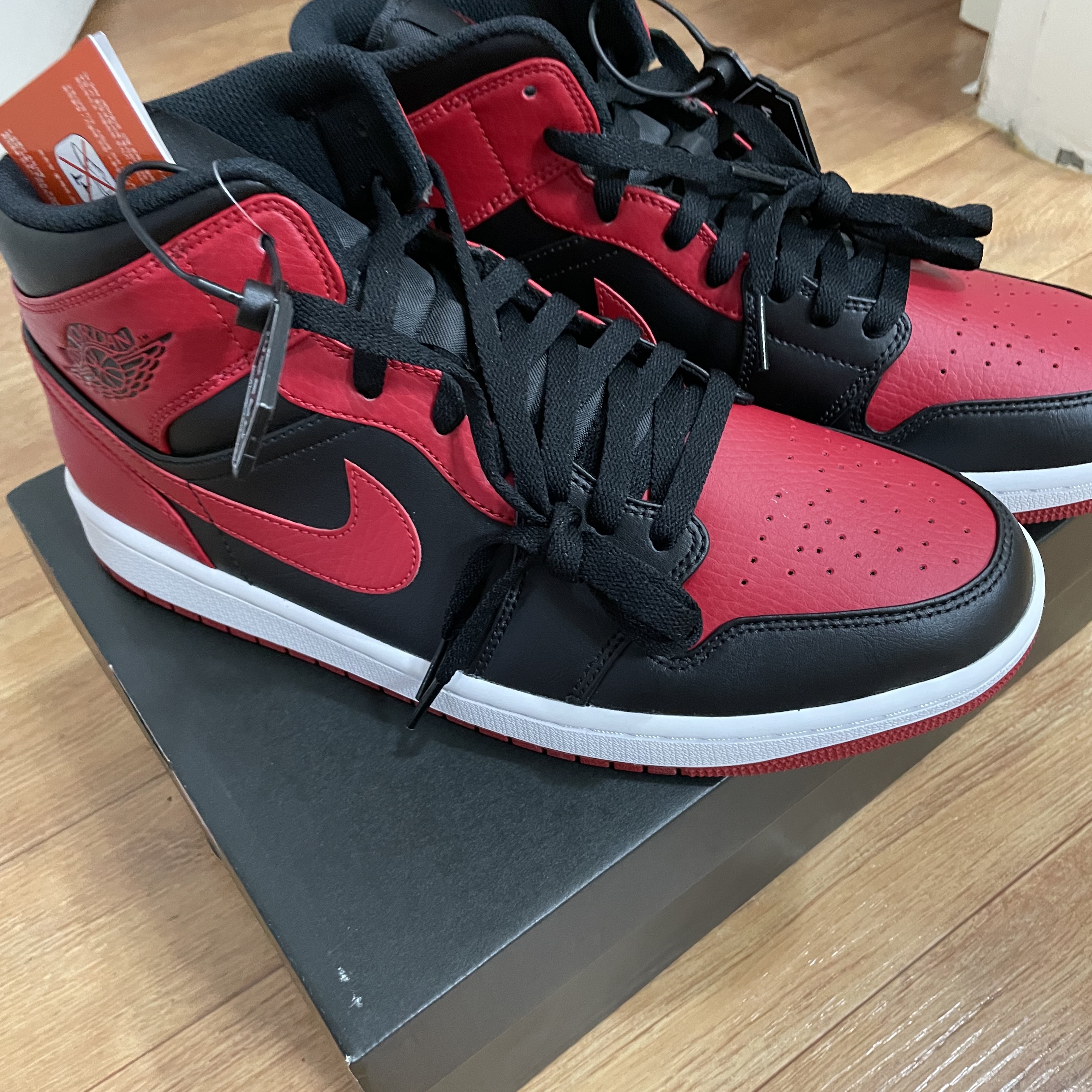 Jordan 1 Mid Bred Banned 2020 착용 스타일 - 2