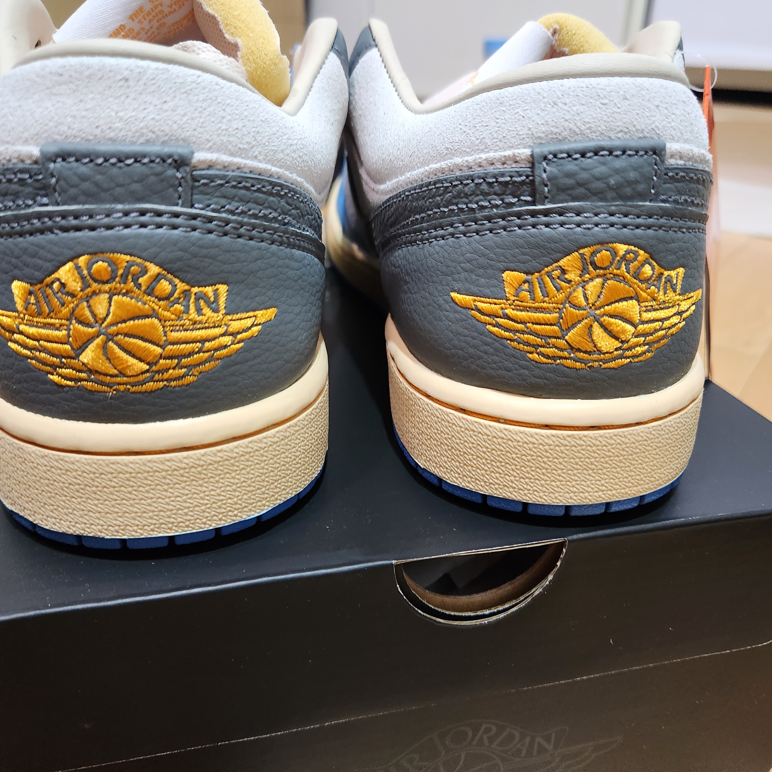 Jordan 1 Low SE Tokyo 96 착용 스타일 - 4