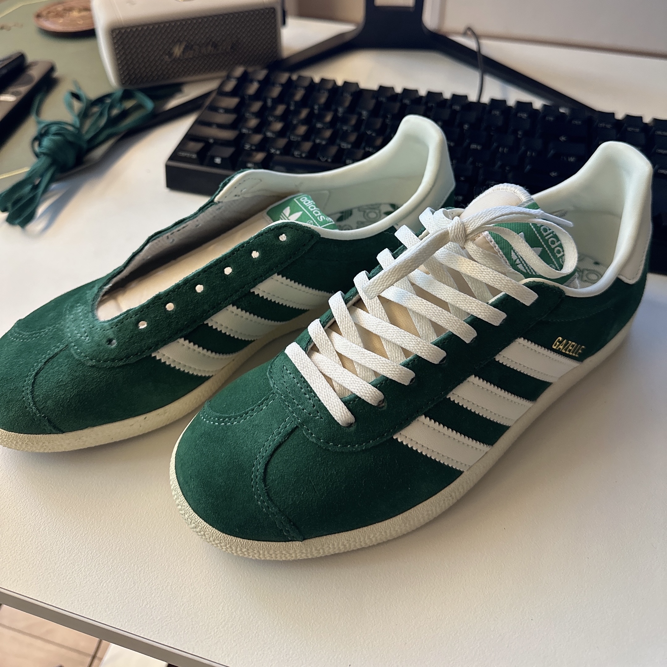Adidas Gazelle Dark Green Cream White 착용 스타일