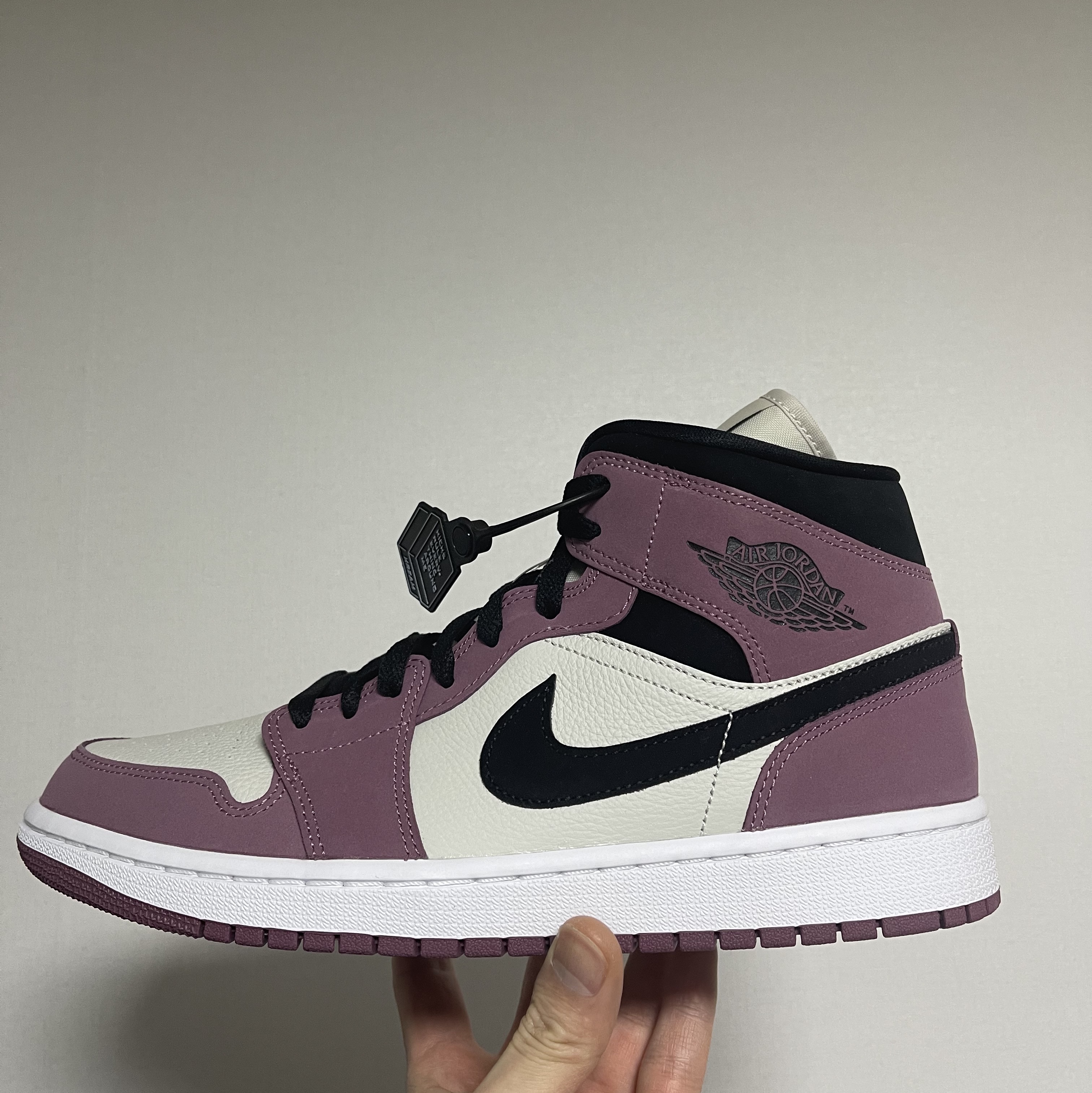 (W) Jordan 1 Mid SE Light Mulberry 착용 스타일 - 1