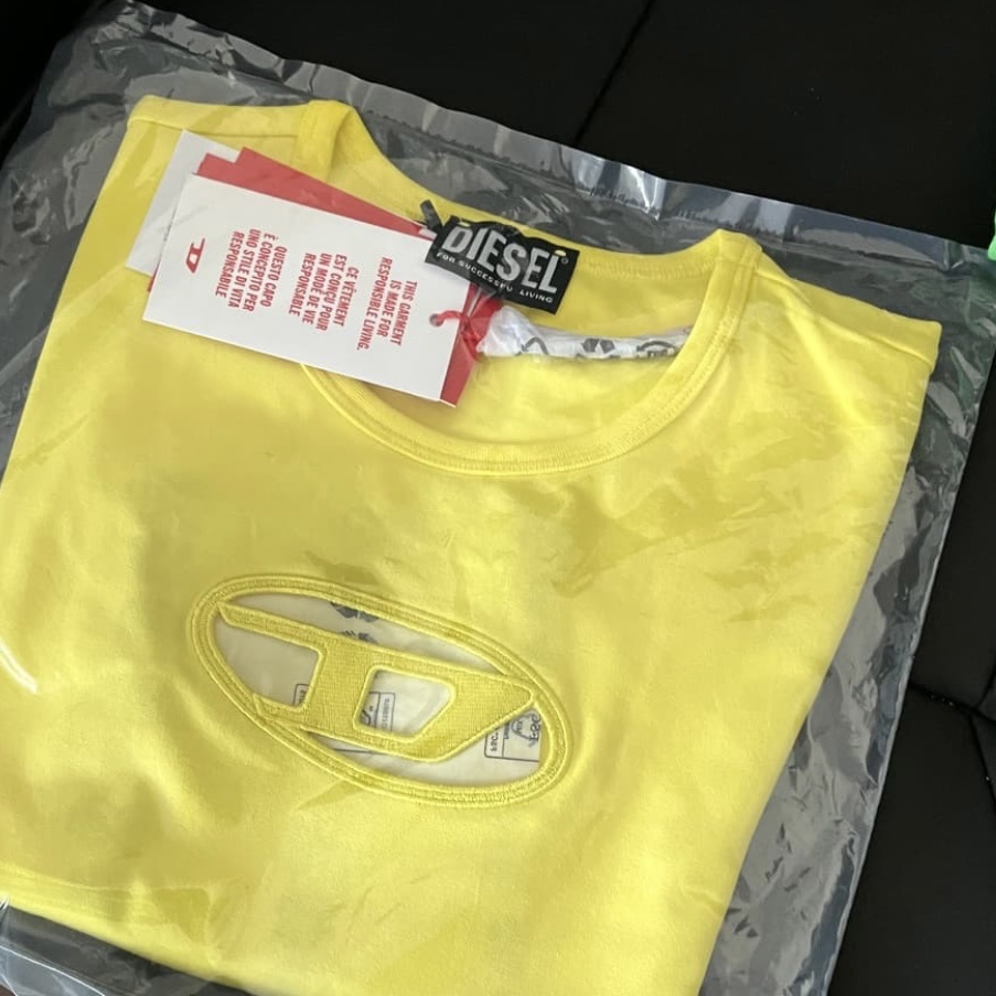 (W) Diesel T-Angie Peekaboo Logo T-Shirt Yellow 착용 스타일 - 1