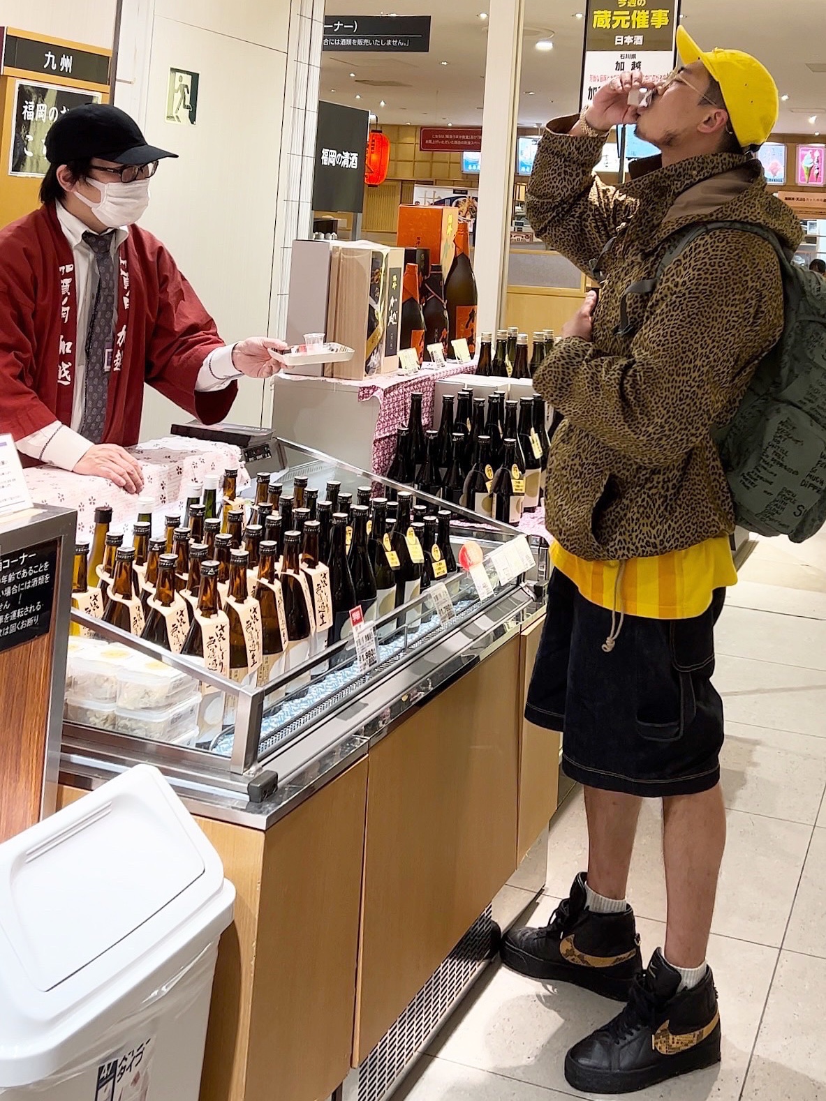Supreme Field Backpack Olive Gonz - 23SS, Supreme x Barbour Lightweight Waxed Cotton Field Jacket Leopard - 20SS 착용 스타일 - 1