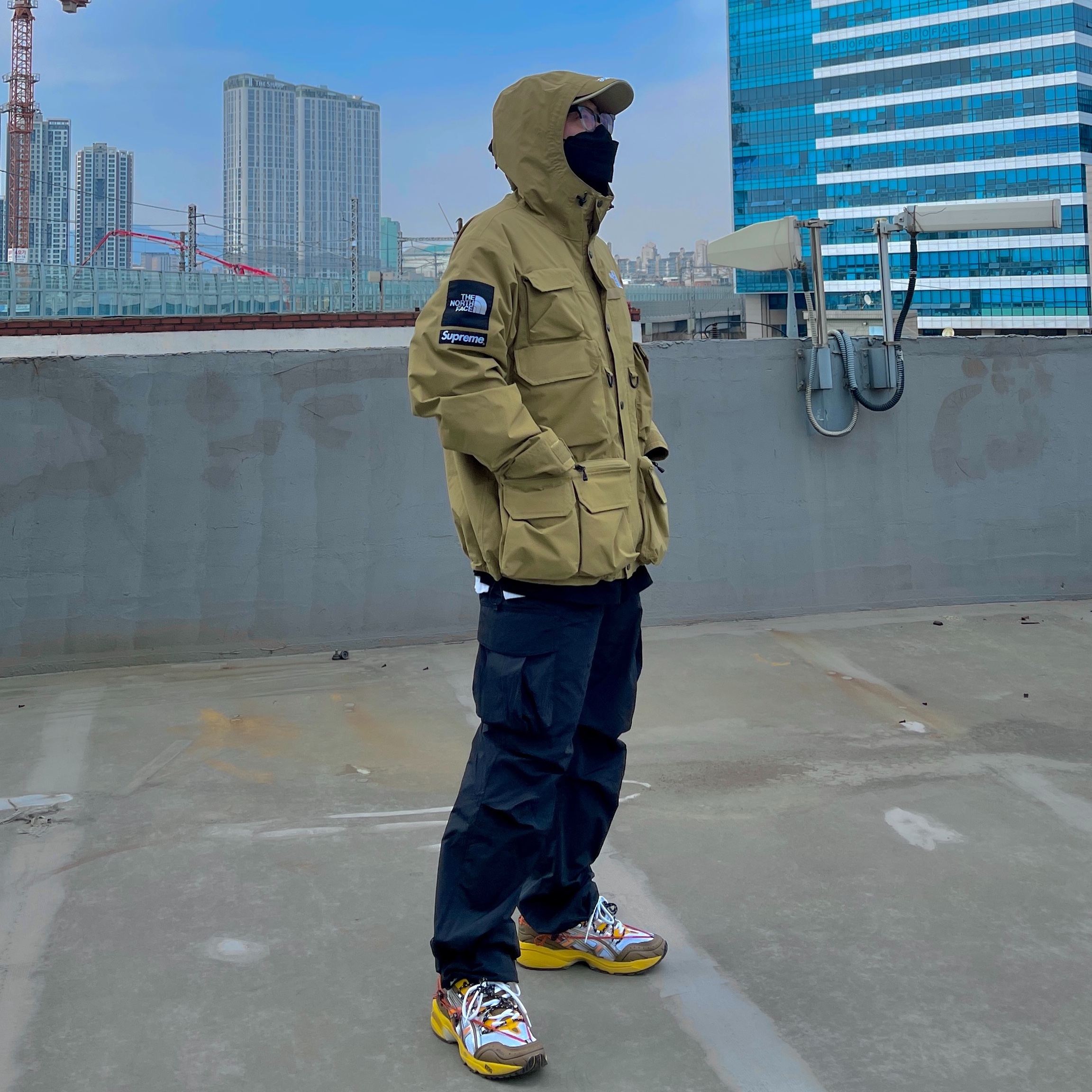 Asics x Andersson Bell Gel-1090 White Orange, Supreme x The North Face Cargo Jacket Gold - 20SS 착용 스타일