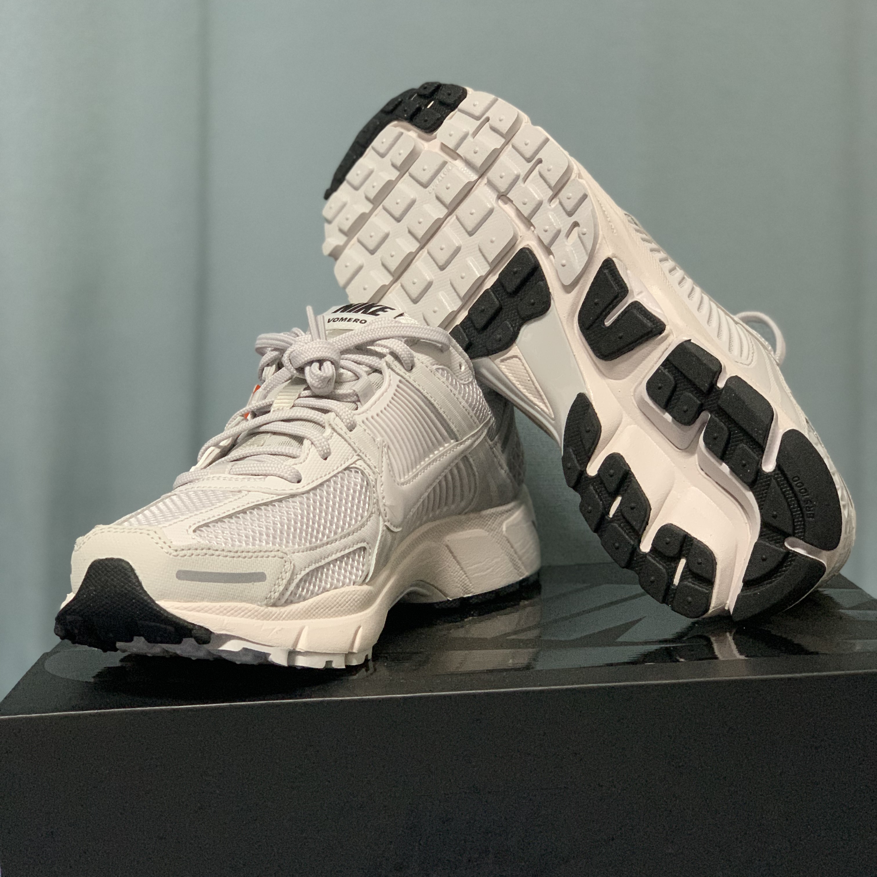 Nike Zoom Vomero 5 SP Vast Grey 2023 착용 스타일 - 1
