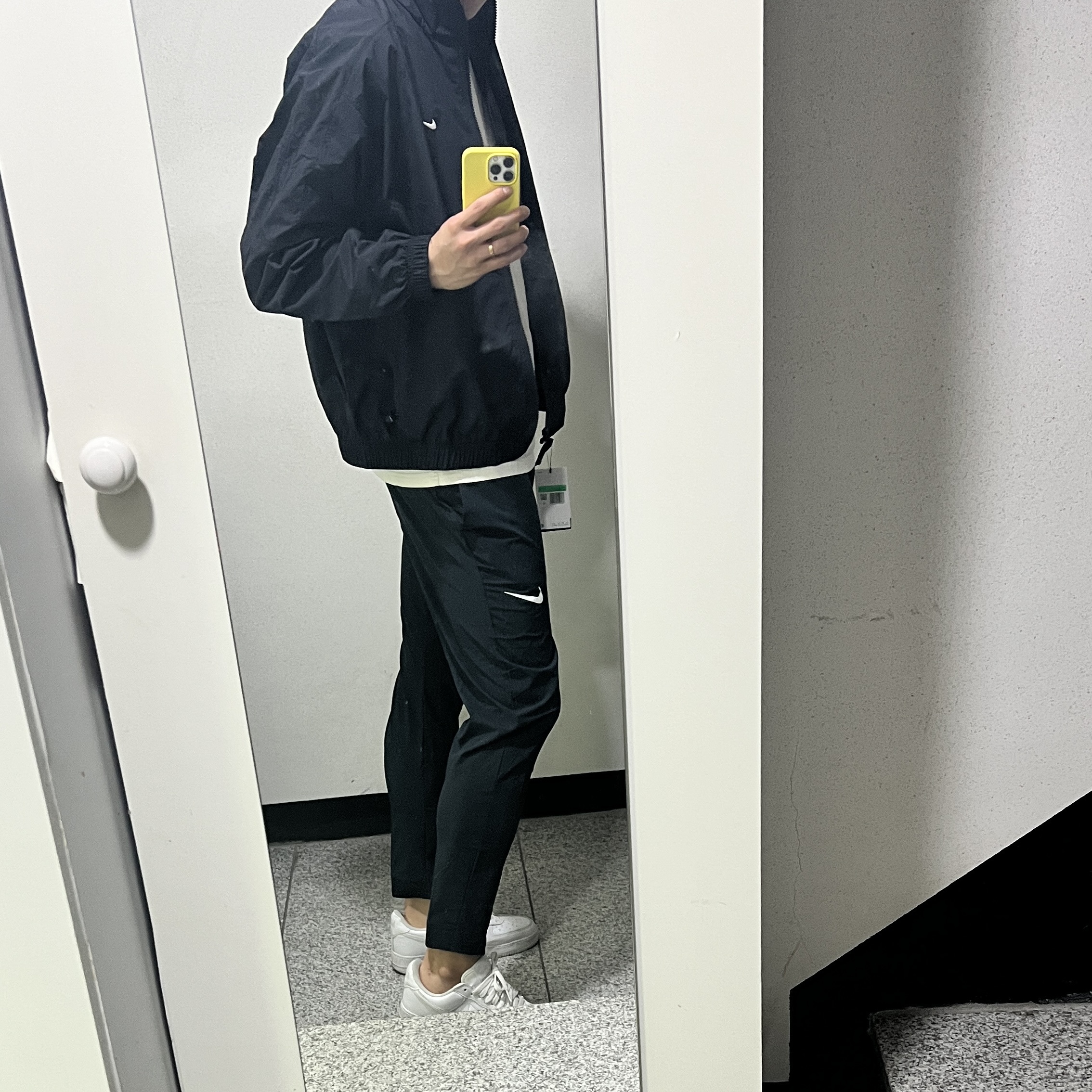 Nike NRG Solo Swoosh Woven Track Jacket Black - Asia, Nike Air Force 1 '07 Valentine's Day 2022 착용 스타일 - 4