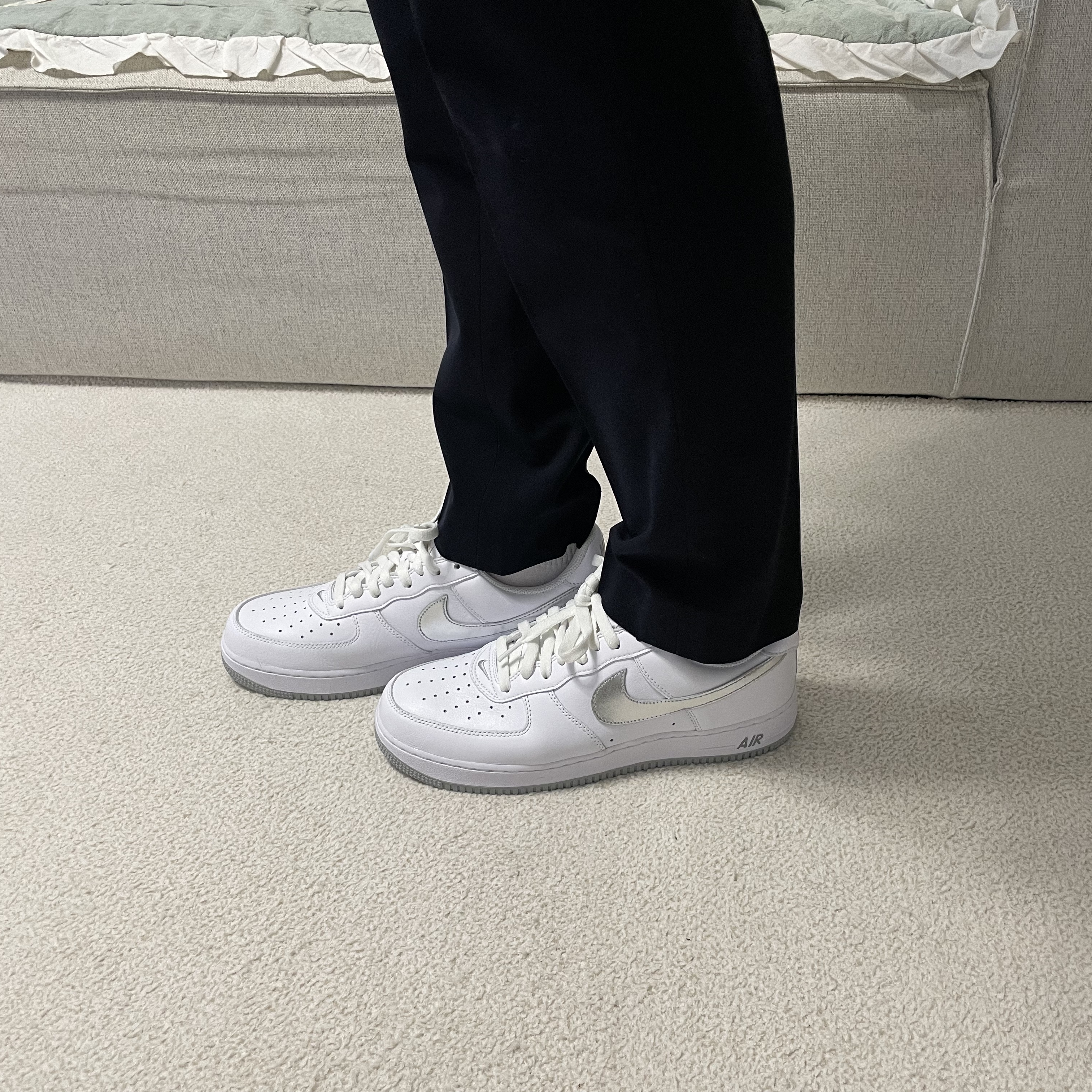 Nike Air Force 1 Low Retro Color of the Month White Metallic Silver 착용 스타일 - 2