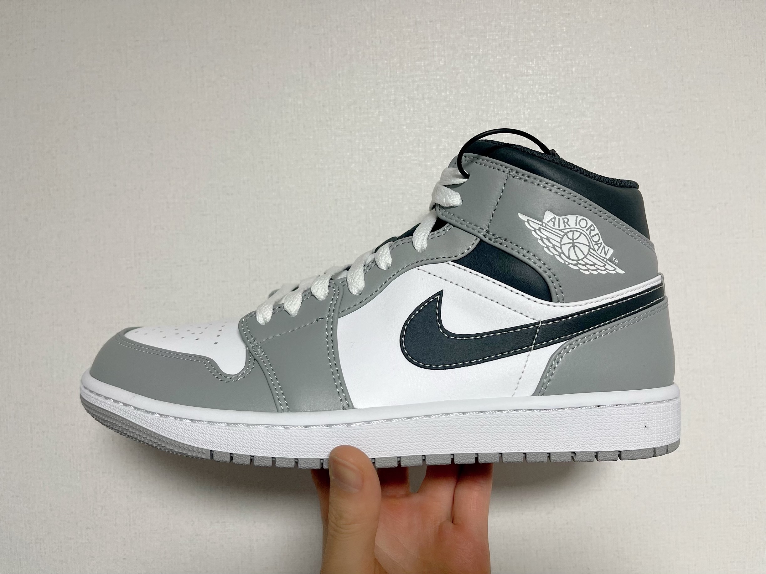 Jordan 1 Mid Light Smoke Grey 착용 스타일 - 1