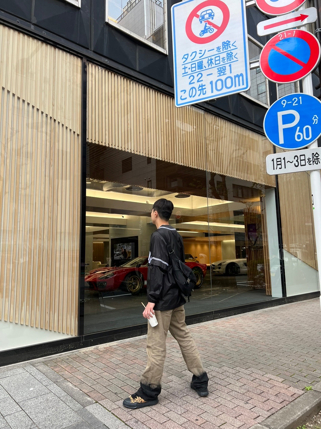 Maison Mihara Yasuhiro Peterson OG Sole Leopard Canvas Low-top Sneakers Brown, Prada Re-Nylon and Saffiano Leather Shoulder Bag Black 착용 스타일