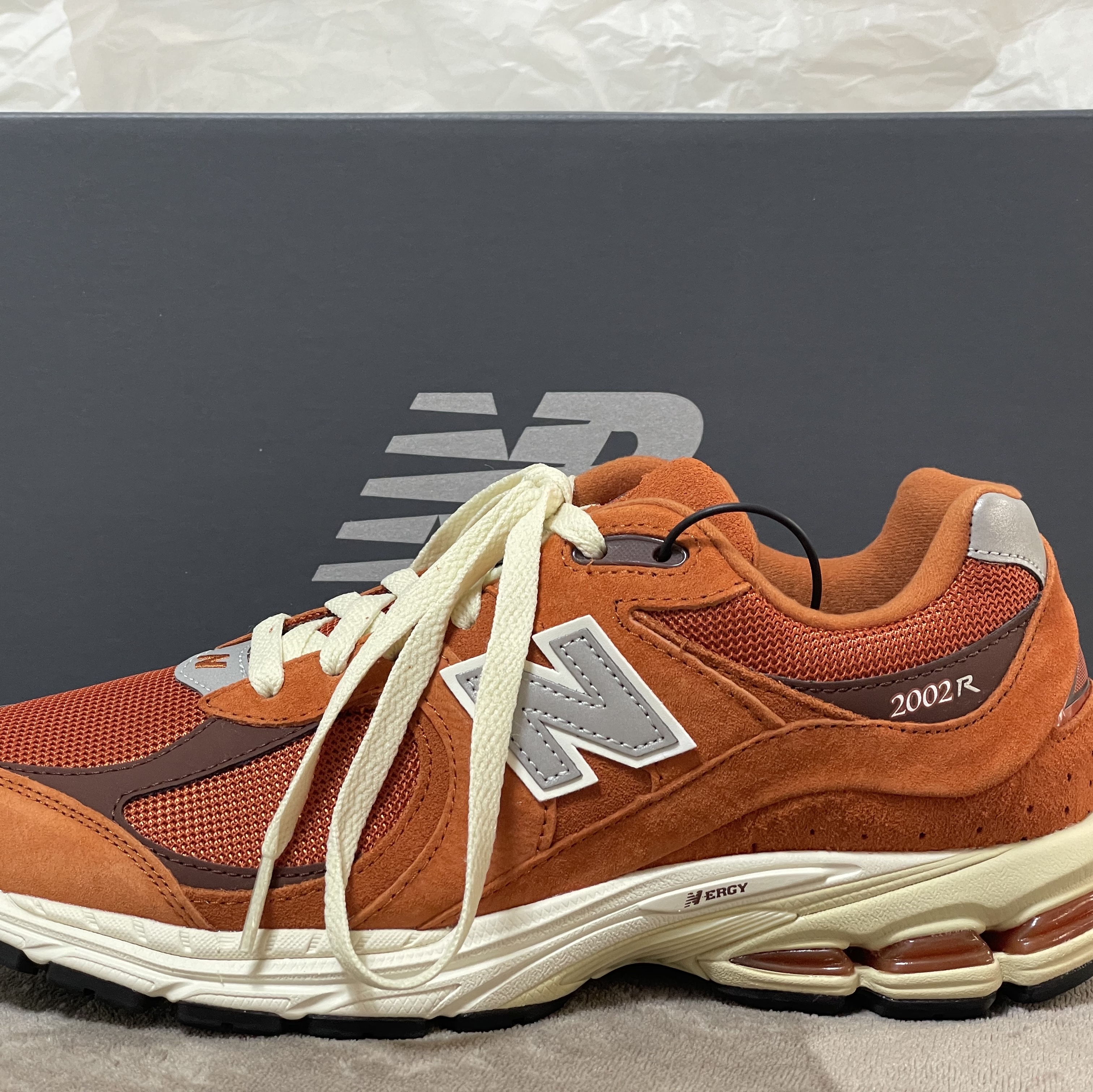 New Balance 2002R Rust Oxide 착용 스타일 - 3
