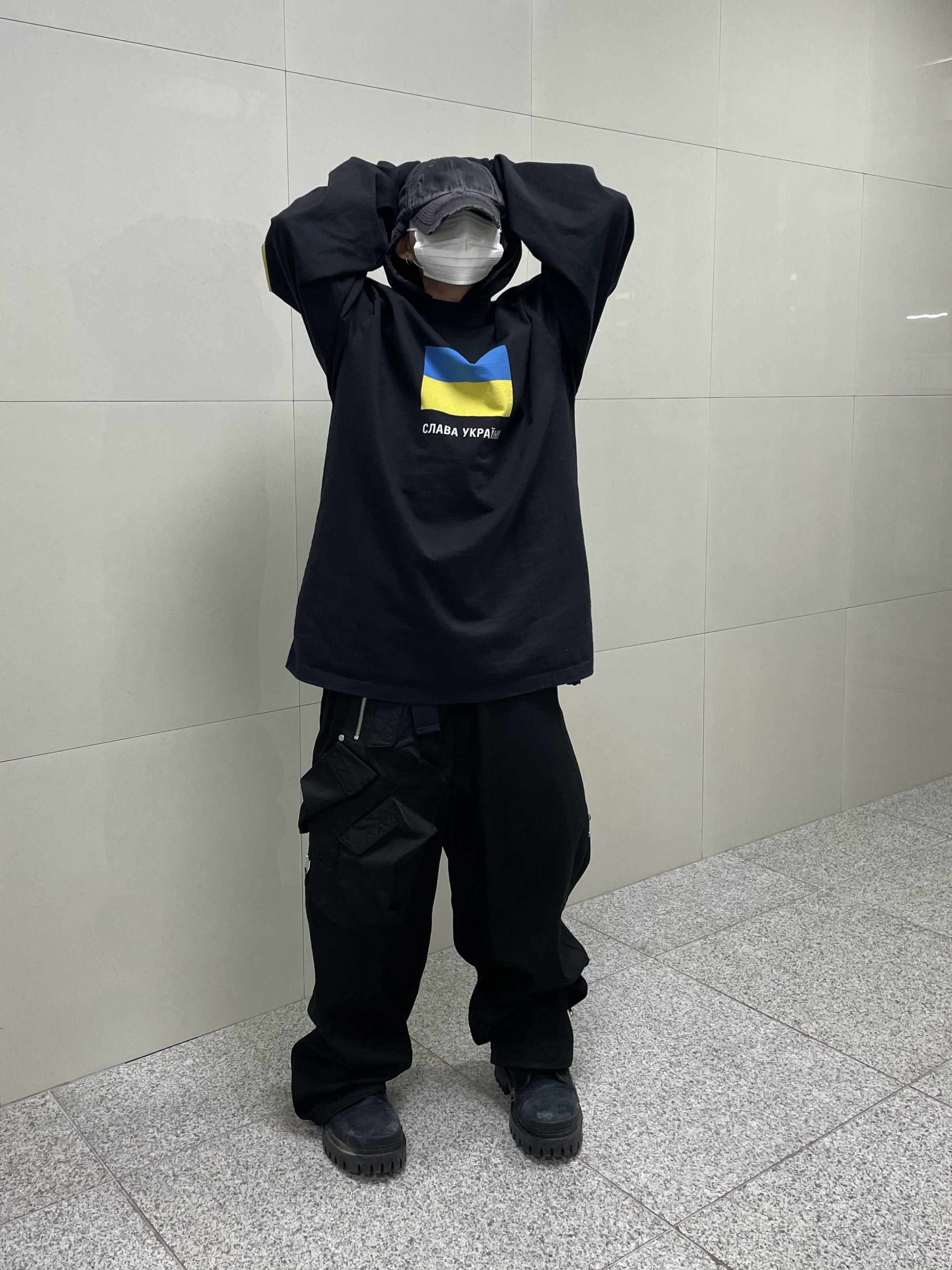 Undermycar x Ohhyunseog Boltume.5 Hardware Cargo Pocket Wide Pants Turbo Black - 22FW, Balenciaga Combat Strike 20mm Boots Black 착용 스타일