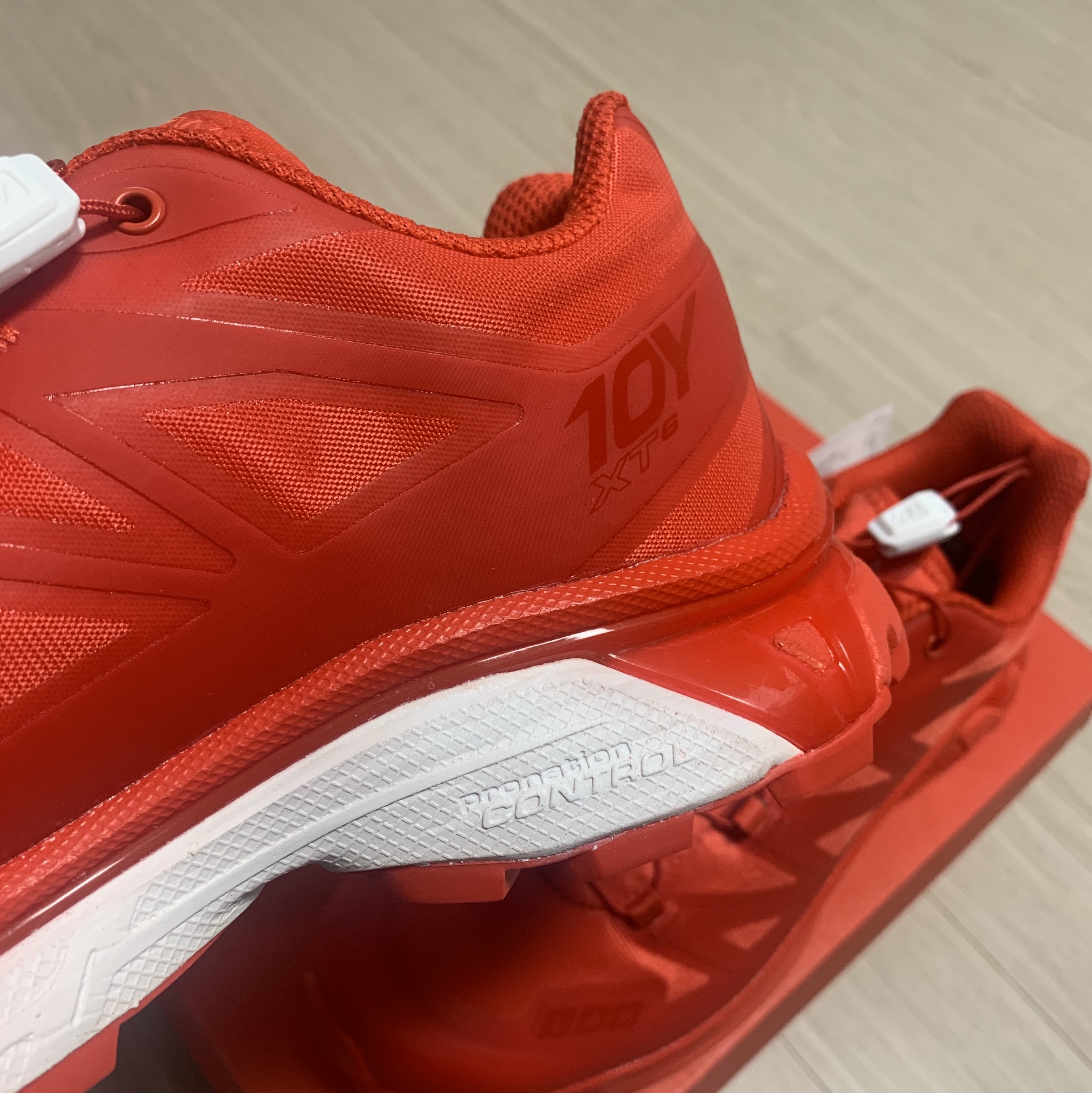 Salomon XT-6 10th Anniversary Fiery Red 착용 스타일 - 2