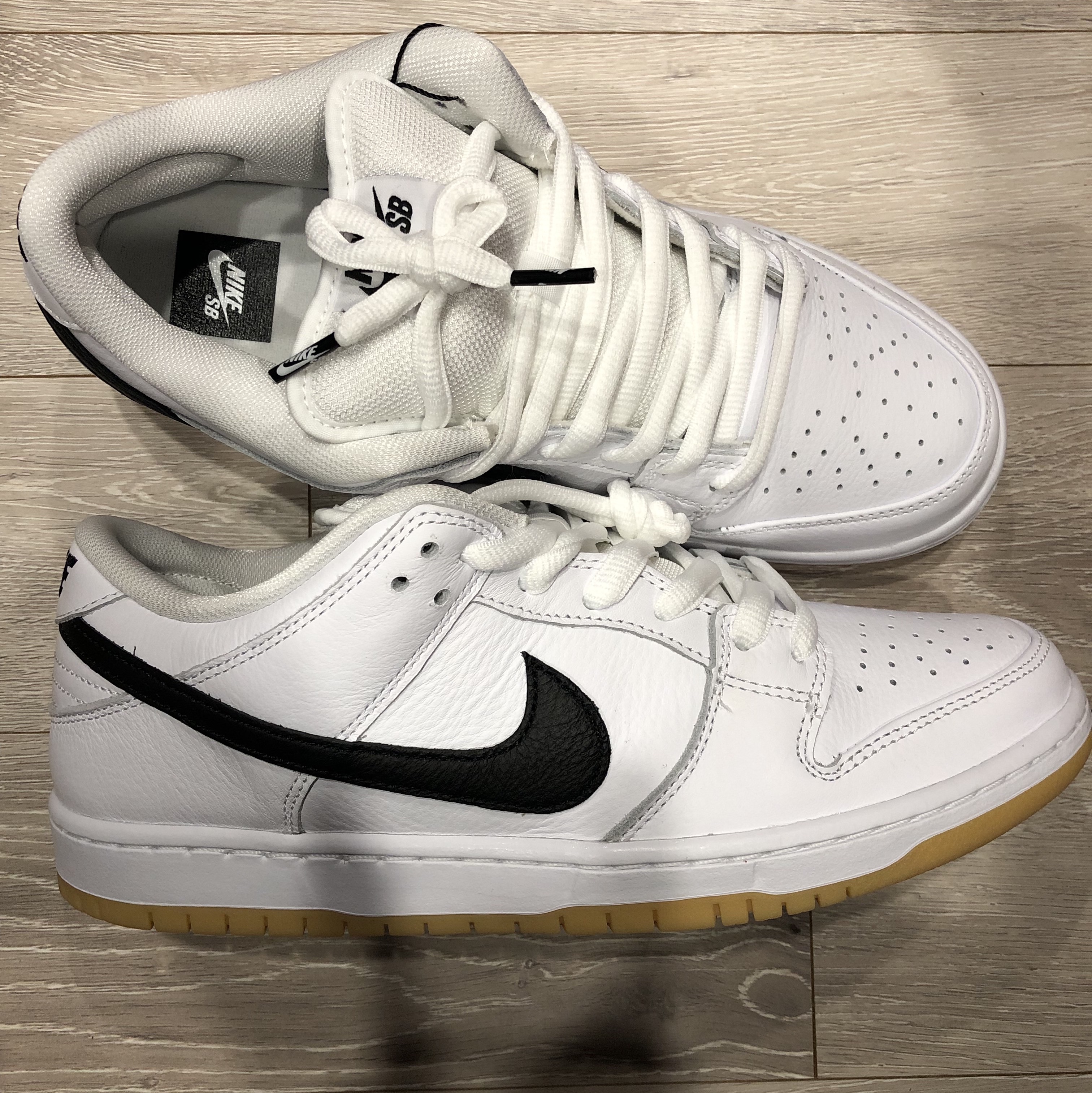 Nike SB Dunk Low Pro White and Gum Light Brown 착용 스타일
