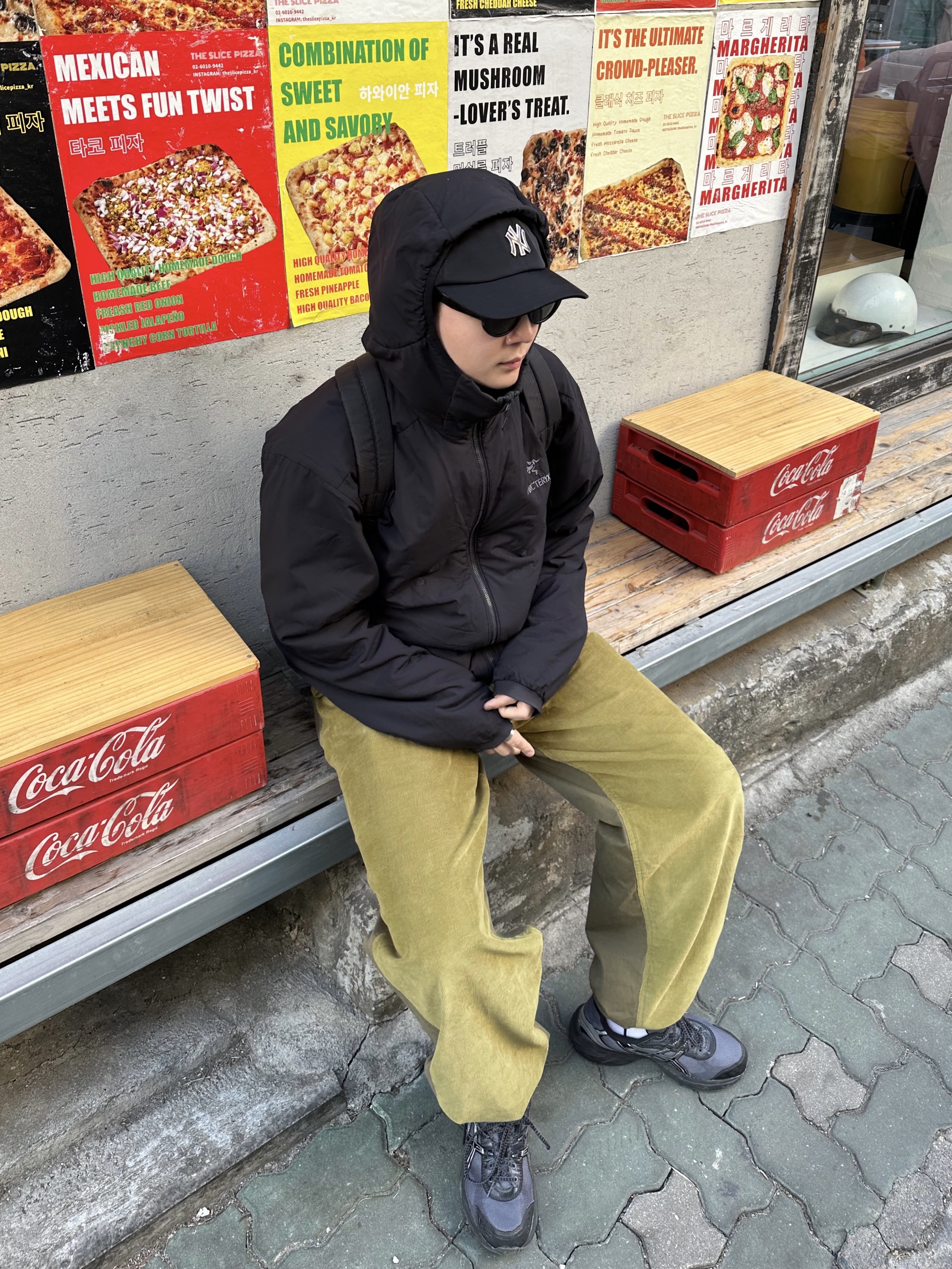 Arc'teryx Atom LT Hoody Black, Sansan Gear Corduroy Pants Olive - 22FW 착용 스타일 - 1
