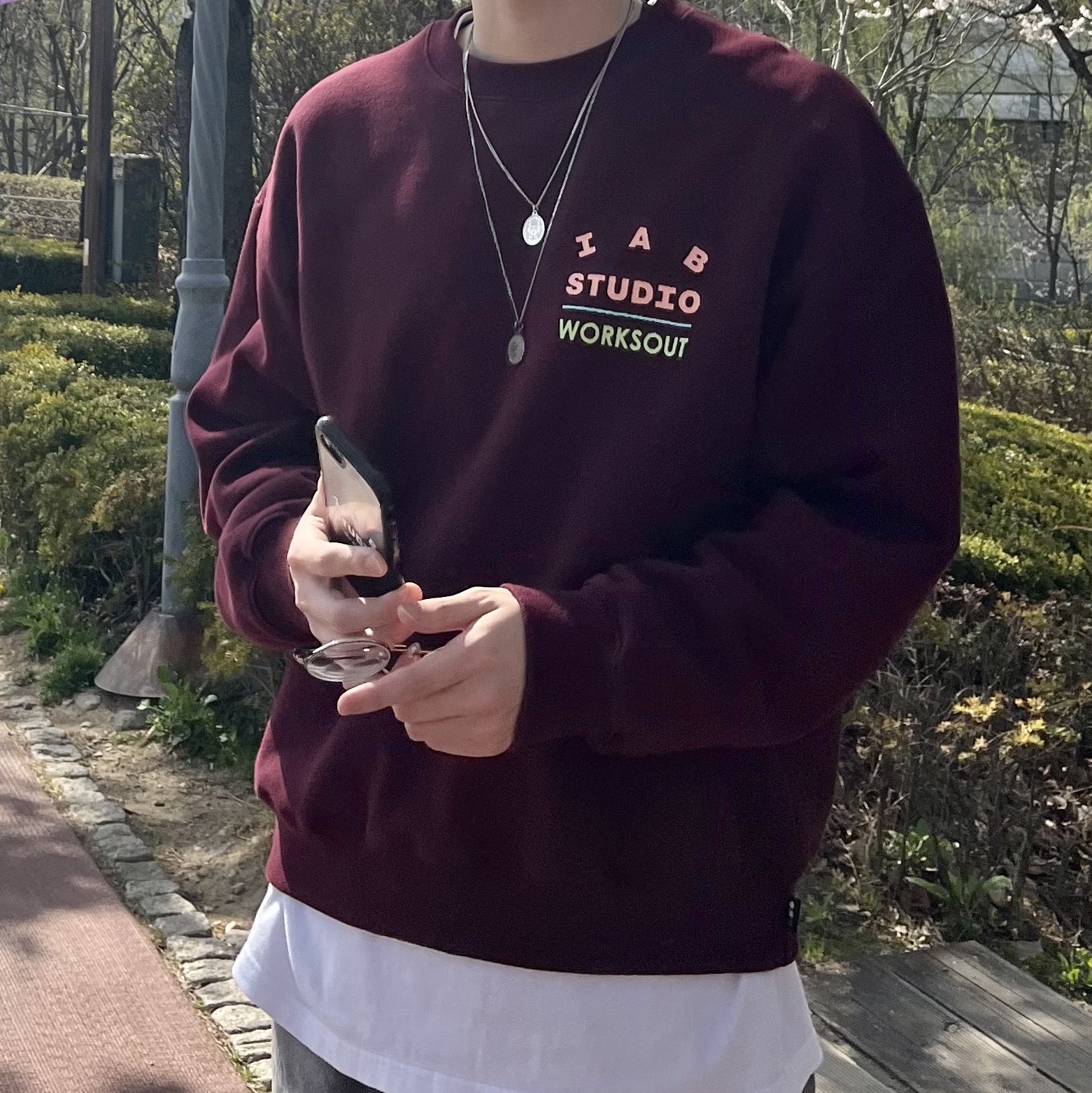 IAB Studio Sweatshirt Burgundy for Worksout - 19FW 착용 스타일