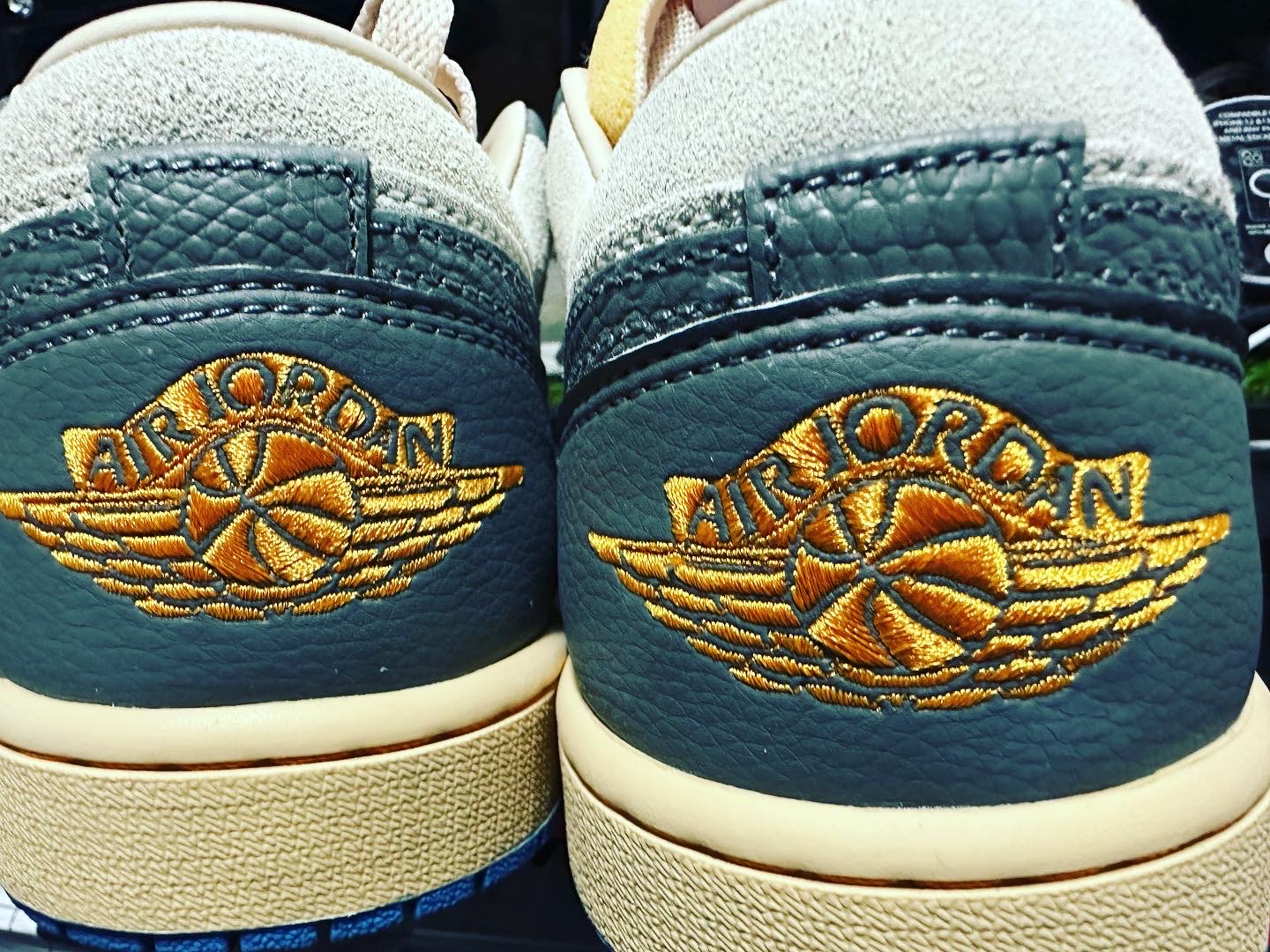 Jordan 1 Low SE Tokyo 96 착용 스타일 - 4
