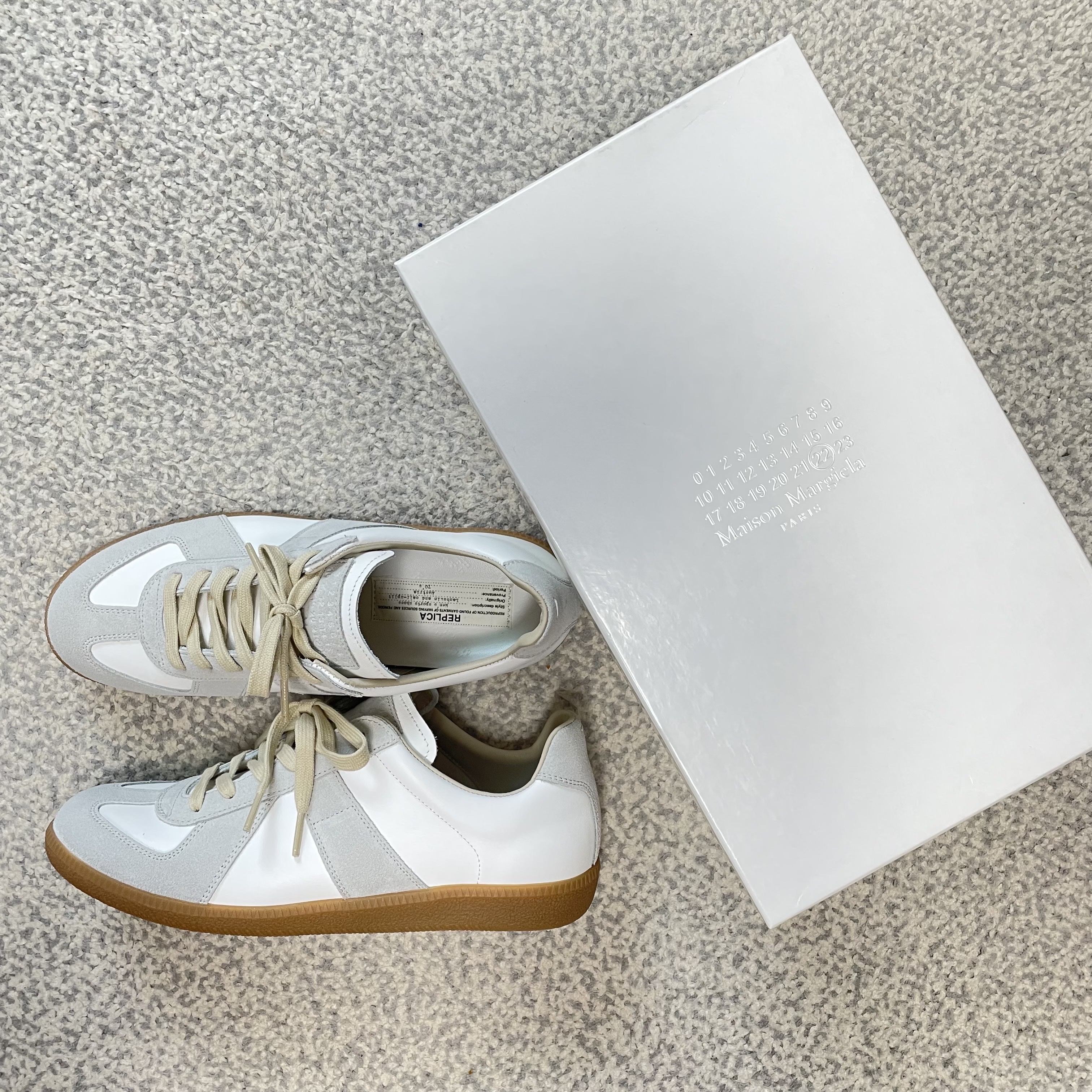 Maison Margiela Calfskin Replica Sneakers 착용 스타일