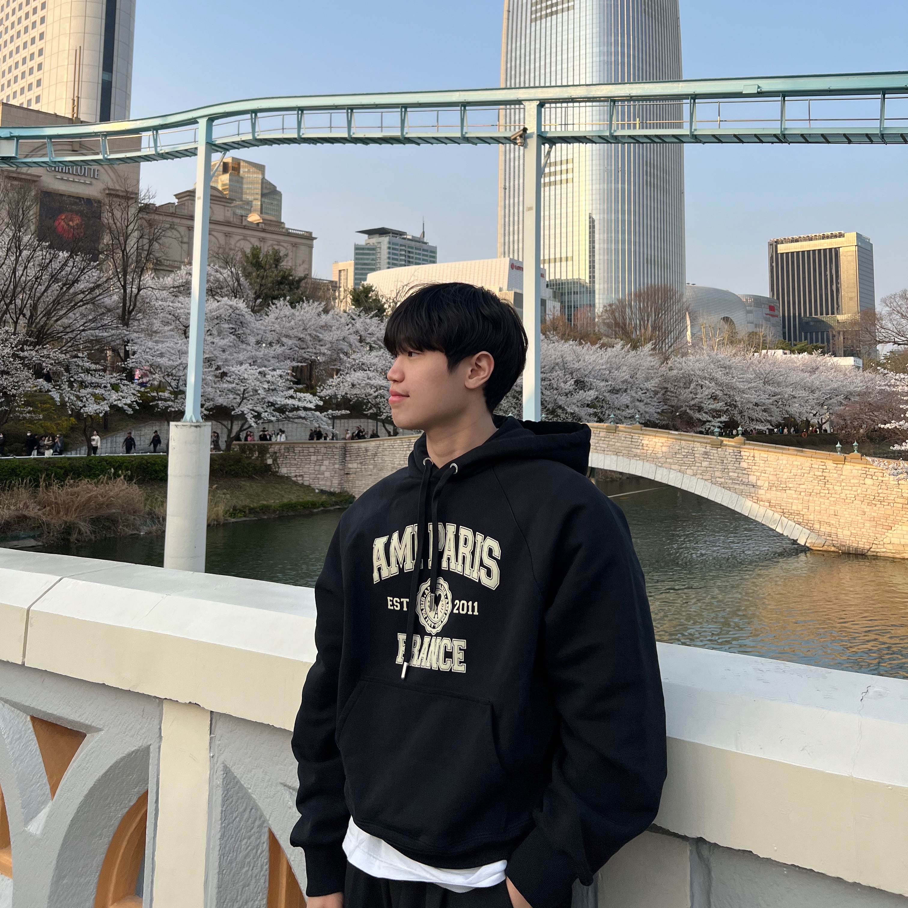Ami Paris France Hood Sweatshirt Black 착용 스타일