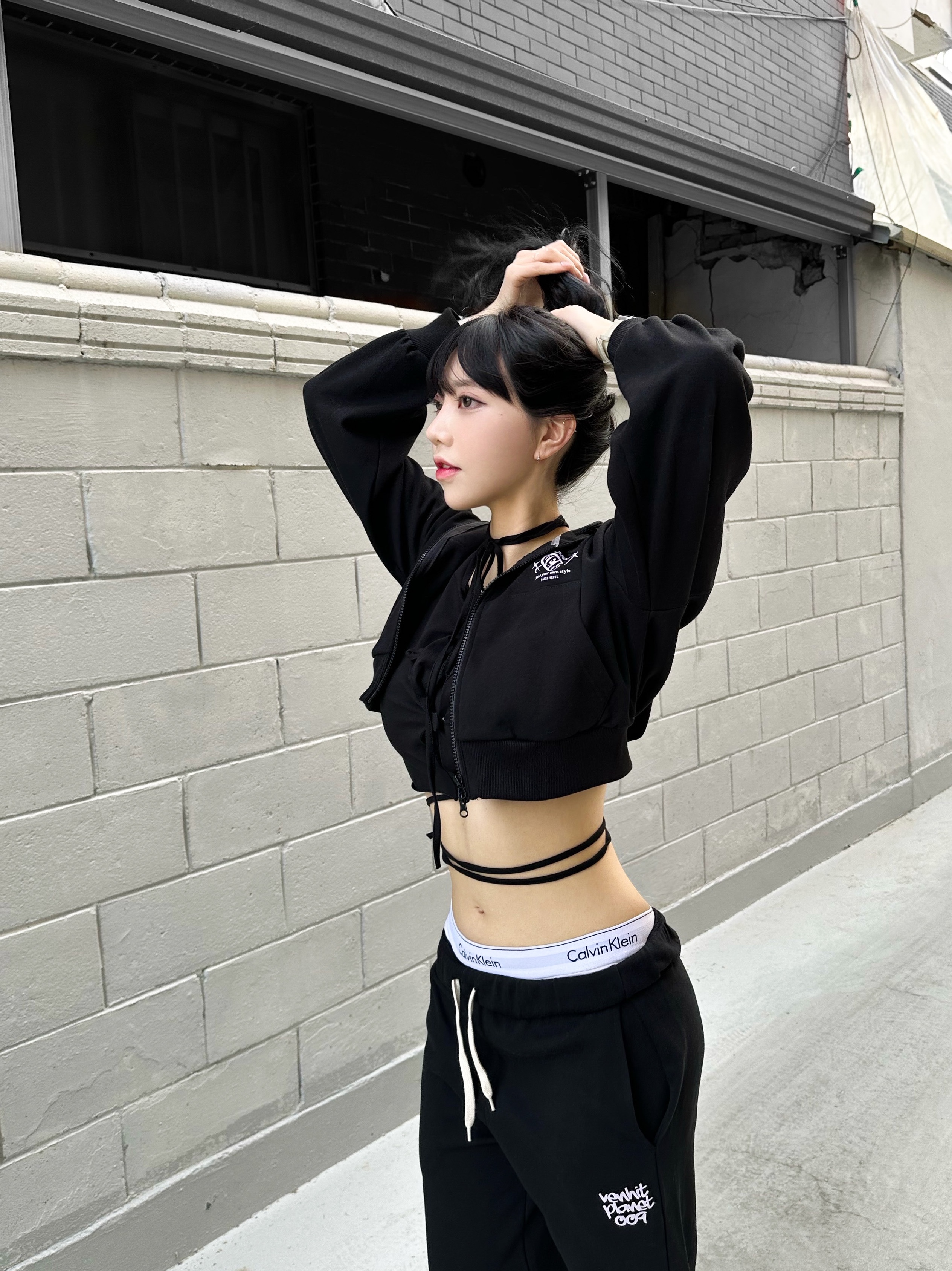 Nike x Sacai Blazer Mid Black Grey, (W) Palace x CK1 Bikini Classic White - 22SS 착용 스타일 - 2