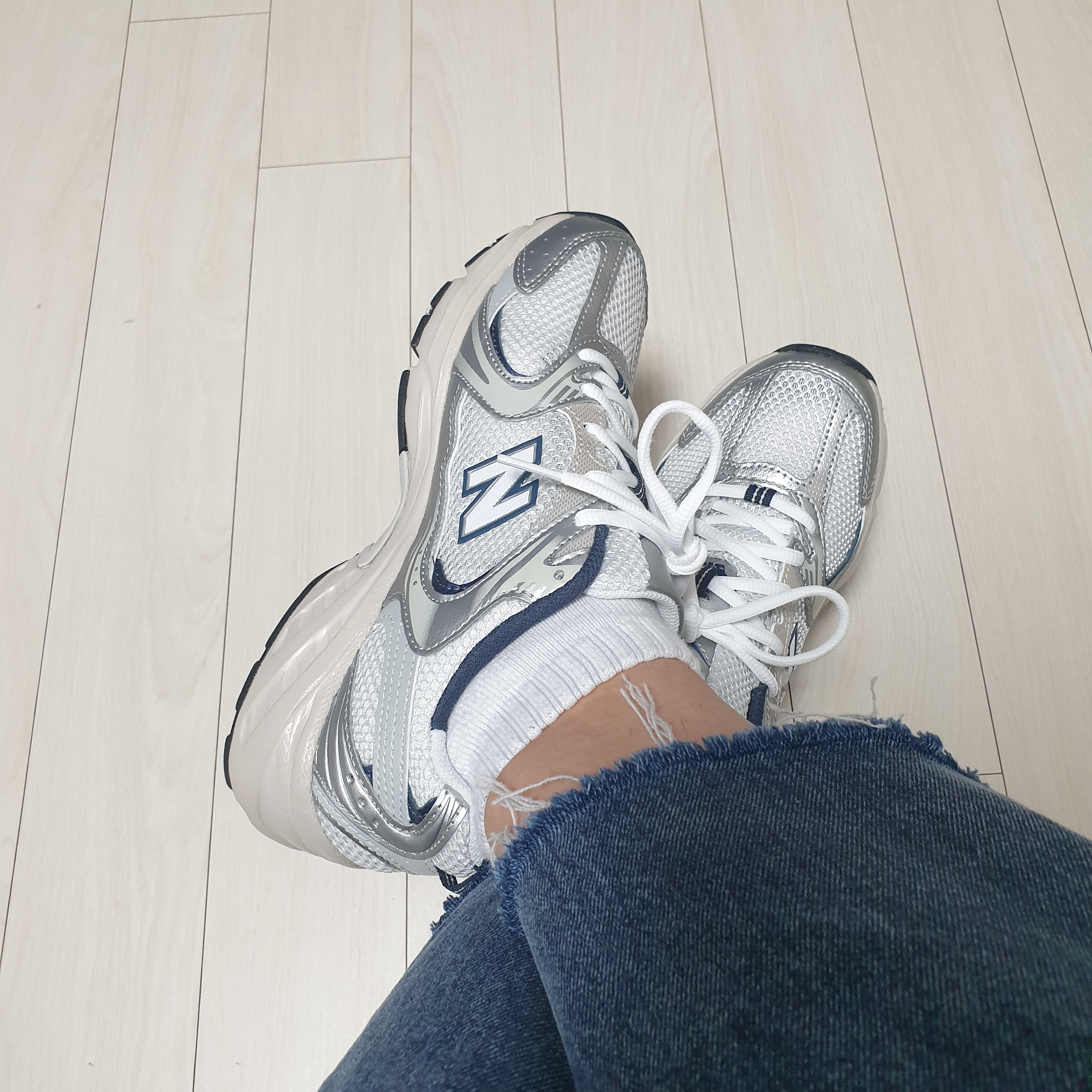 New Balance 530 Steel Grey 착용 스타일