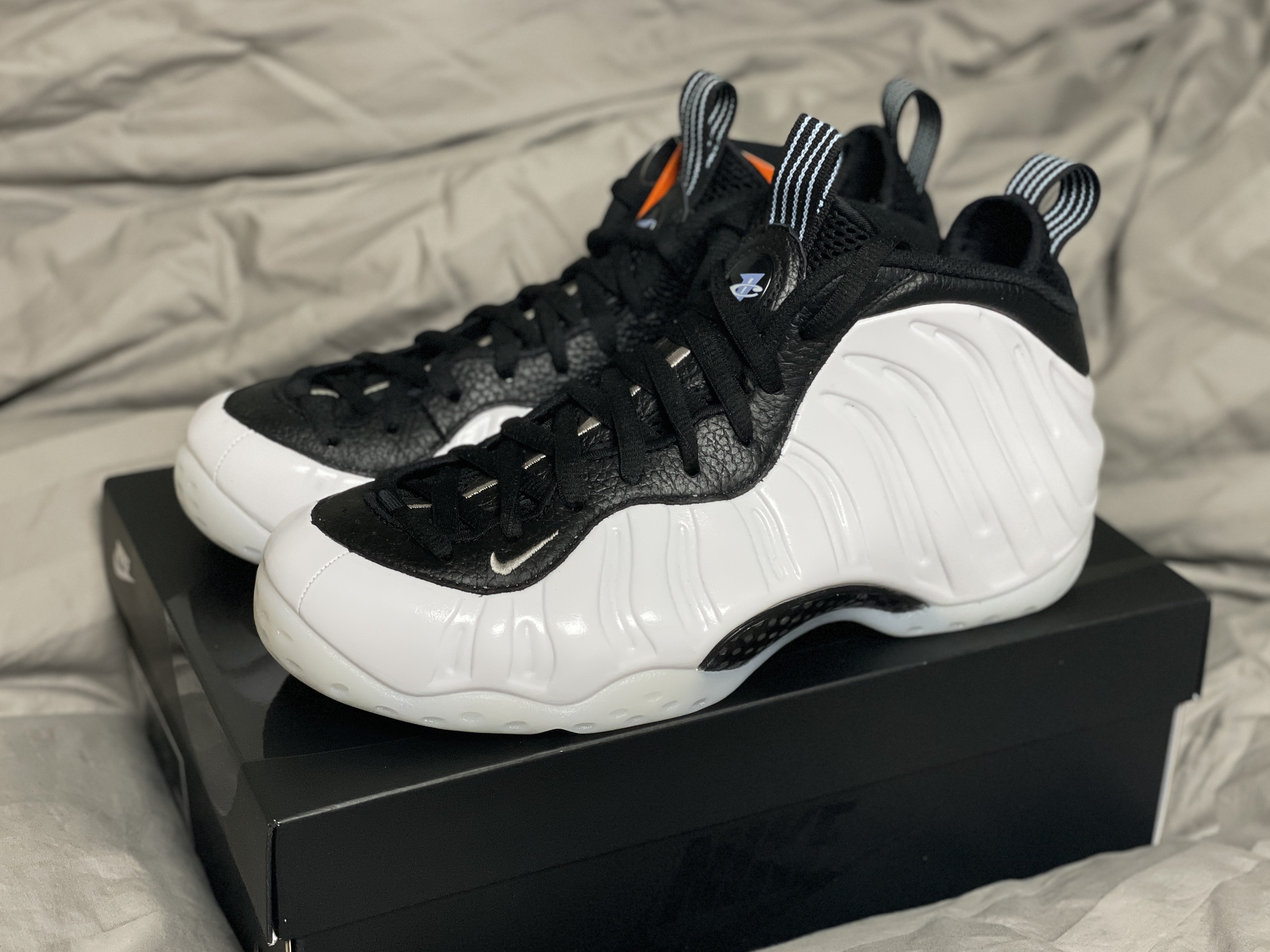 Nike Air Foamposite One White and Black 착용 스타일