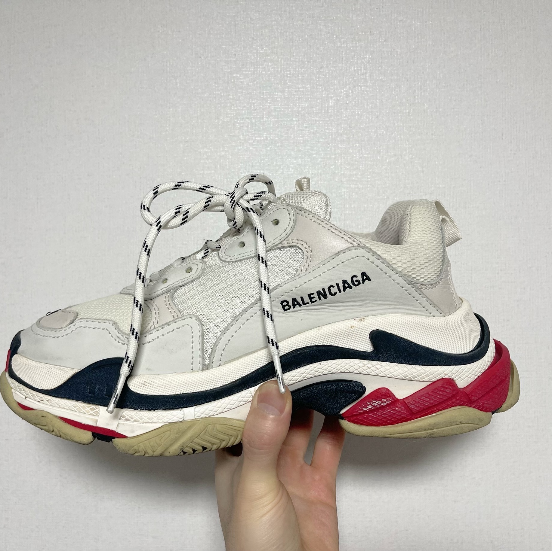 Balenciaga Triple S White Black Red 2019 착용 스타일