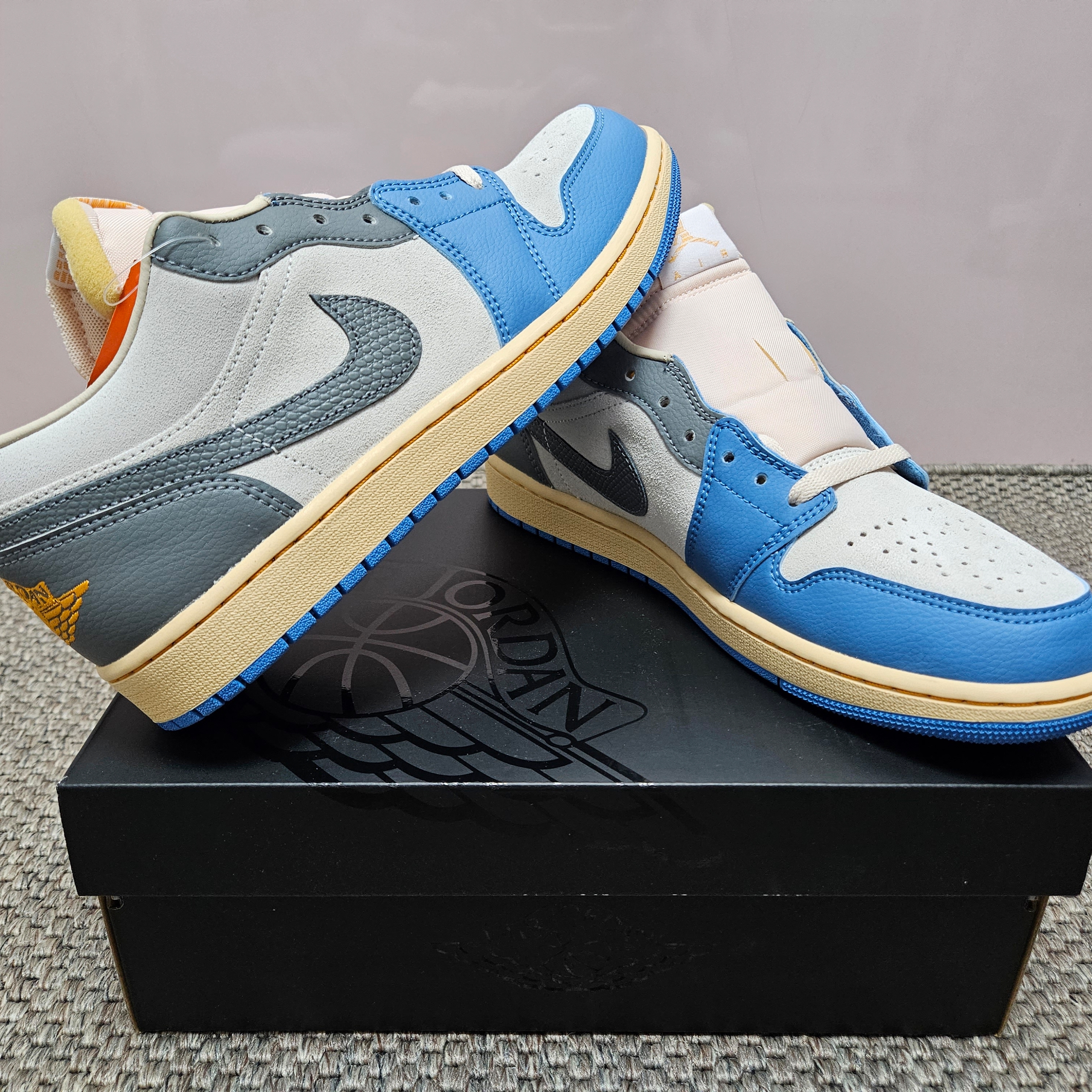 Jordan 1 Low SE Tokyo 96 착용 스타일 - 3