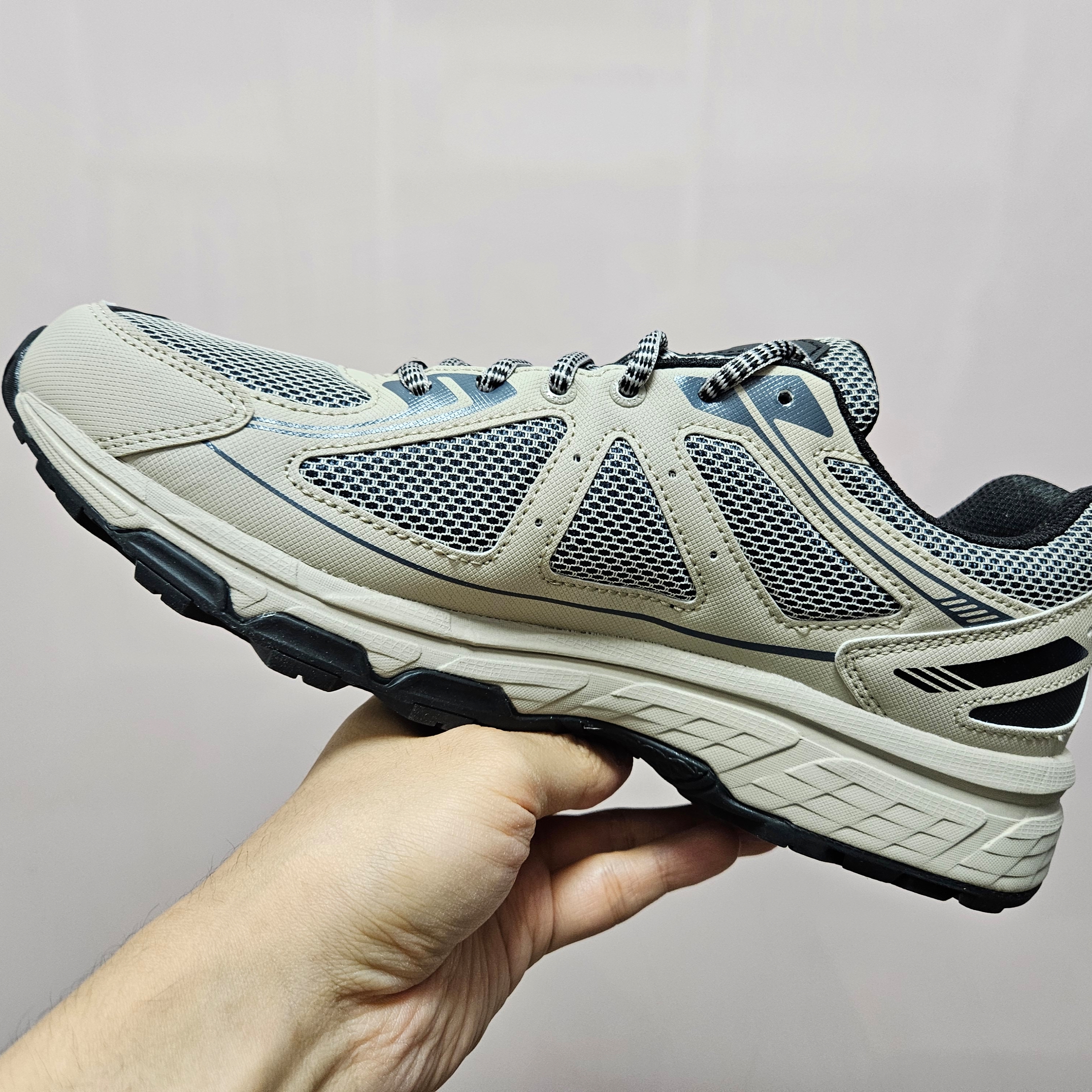 Asics Gel-Venture 6 Feather Grey Black 착용 스타일 - 4