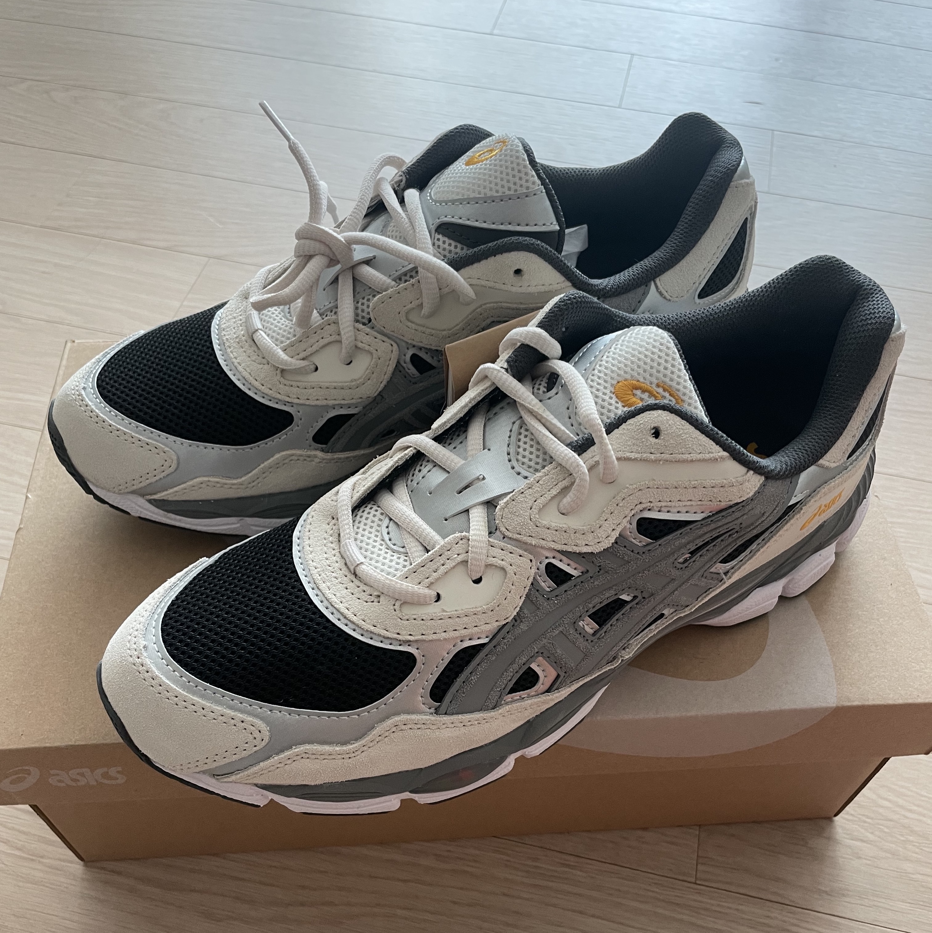 Asics Gel-NYC Black Clay Grey 착용 스타일