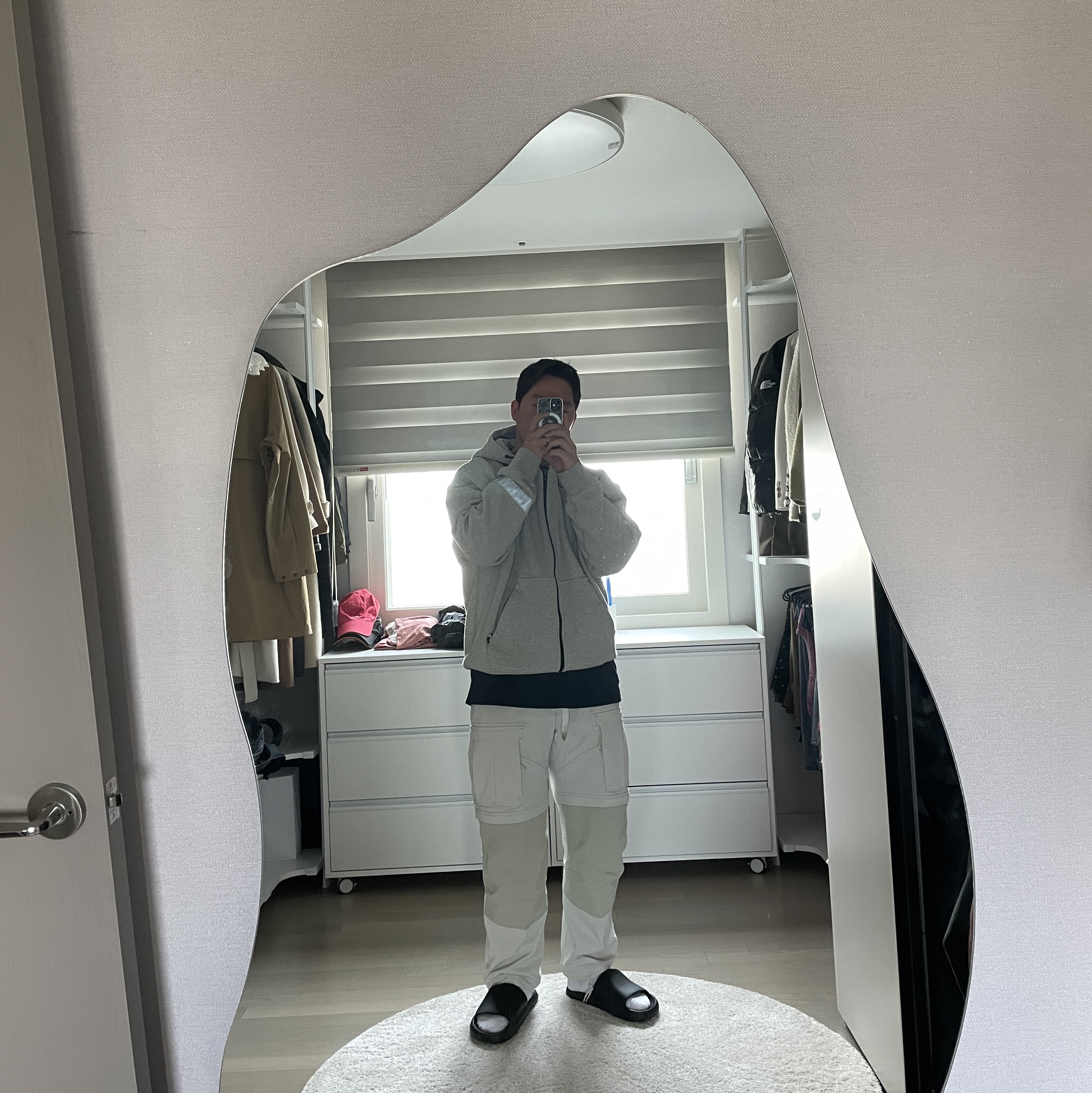Nike ACG Smith Summit Cargo Pants Light Bone - Asia, Supreme Shoulder Bag Black - 19SS 착용 스타일 - 2