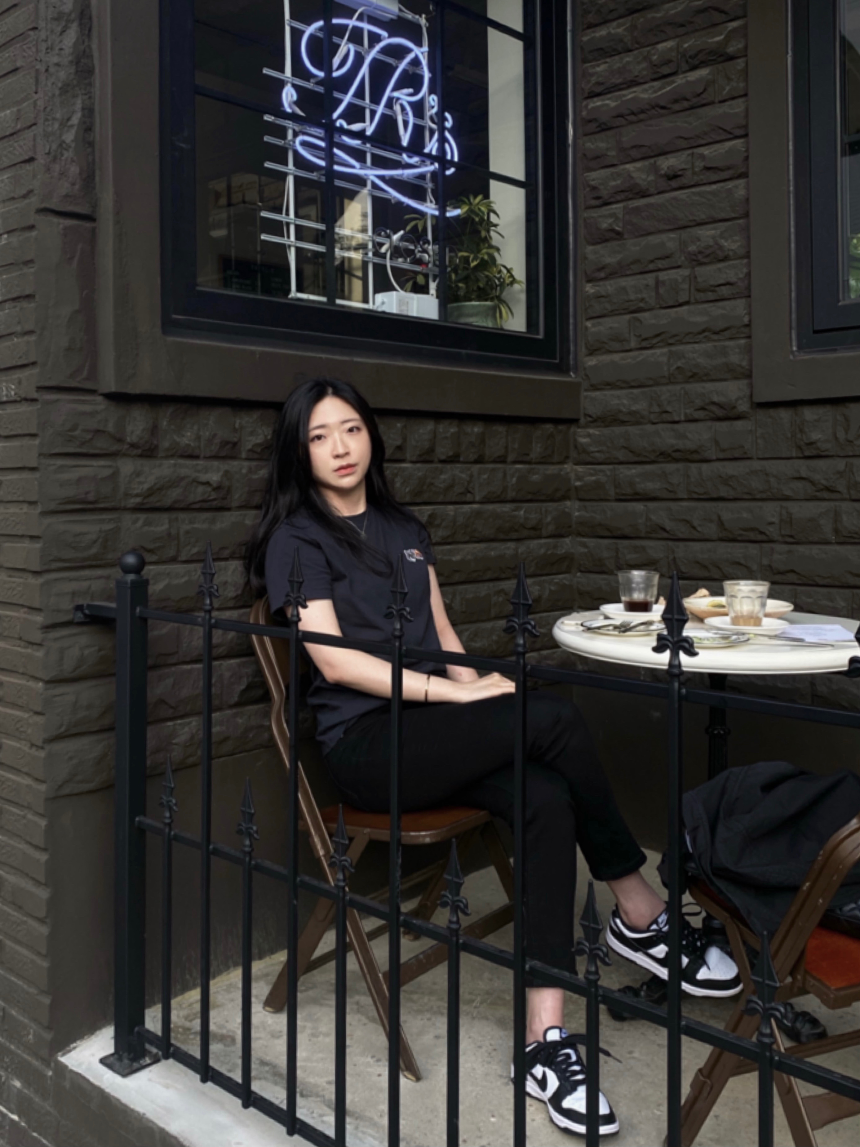 Maison Kitsune Double Fox Head Patch Classic T-Shirt Anthracite, (W) Nike Dunk Low Black 착용 스타일