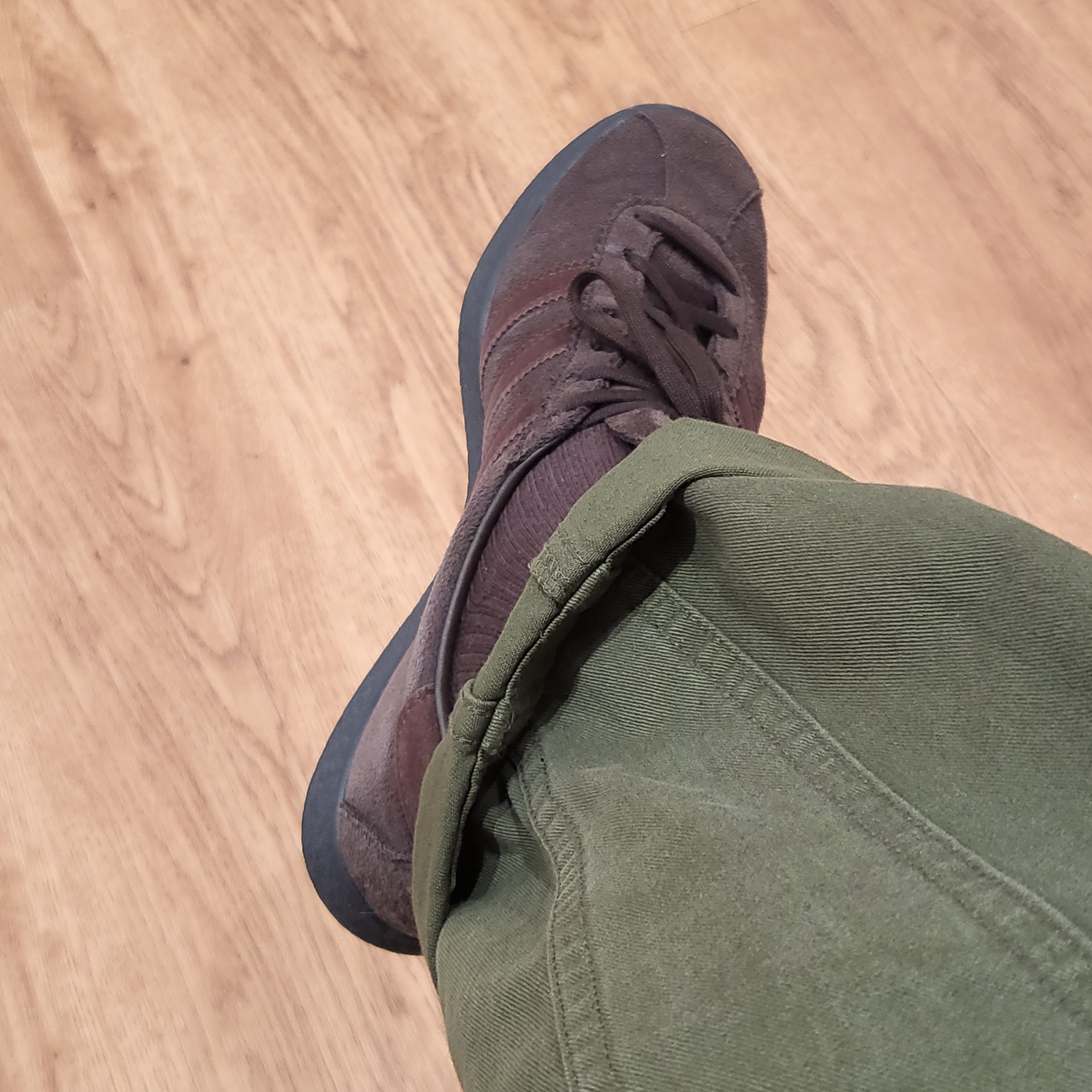 Adidas Tobacco Gruen Dark Brown 착용 스타일
