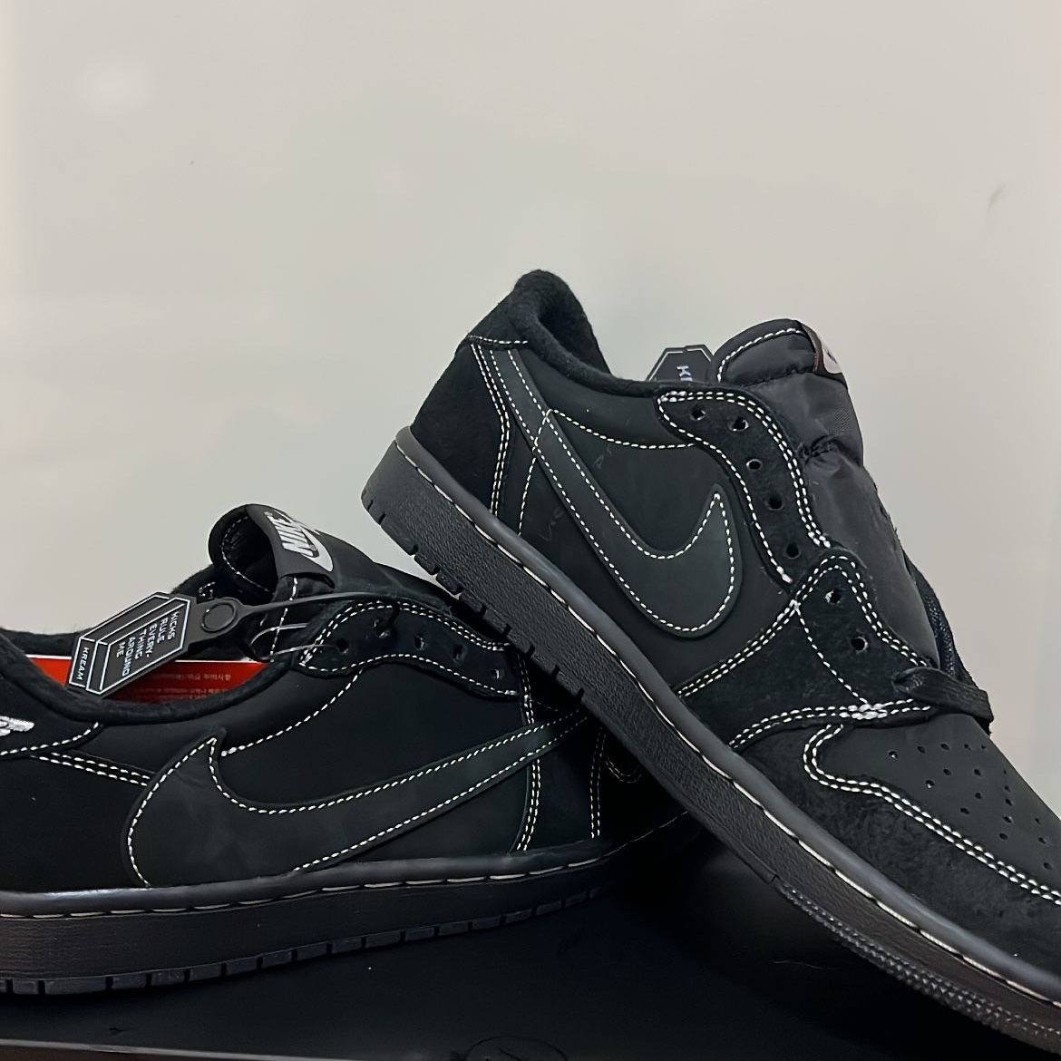 Jordan 1 x Travis Scott Retro Low OG SP Black Phantom 착용 스타일